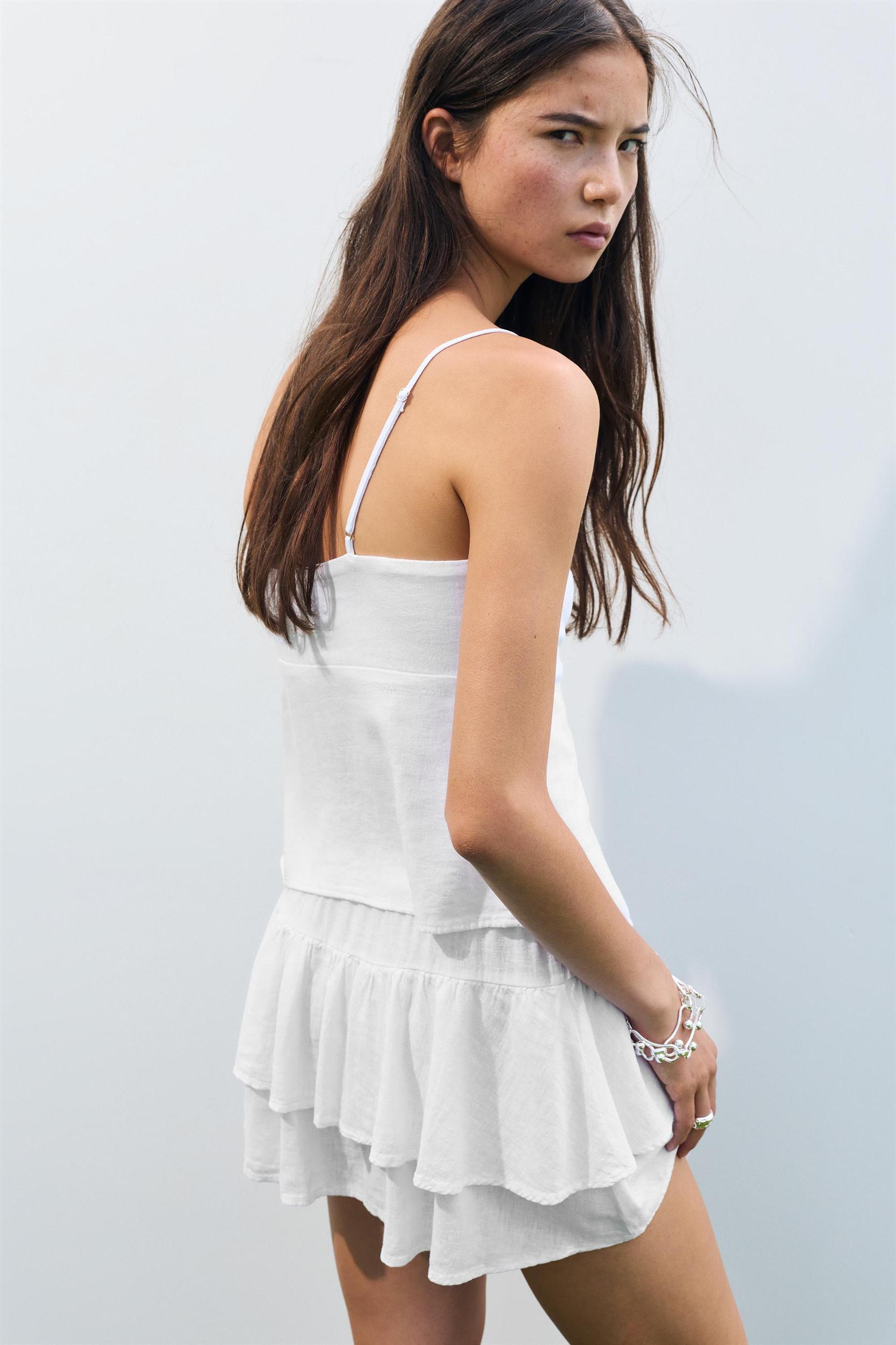 Strappy top with linen Product Image