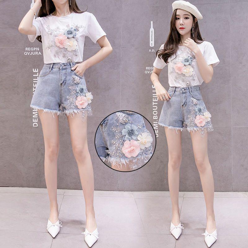 Short-Sleeve Flower Accent T-Shirt / Fray-Hem Denim Shorts Product Image
