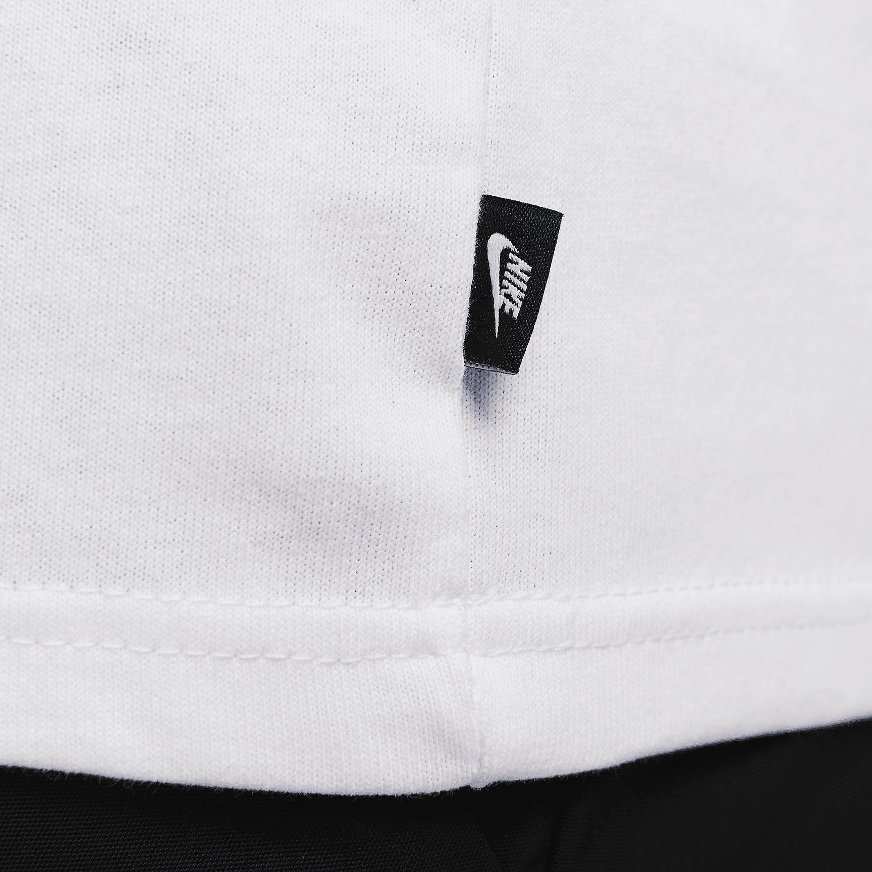 Nike Sportswear Premium Essentials Men's Pocket T-Shirt Product Image