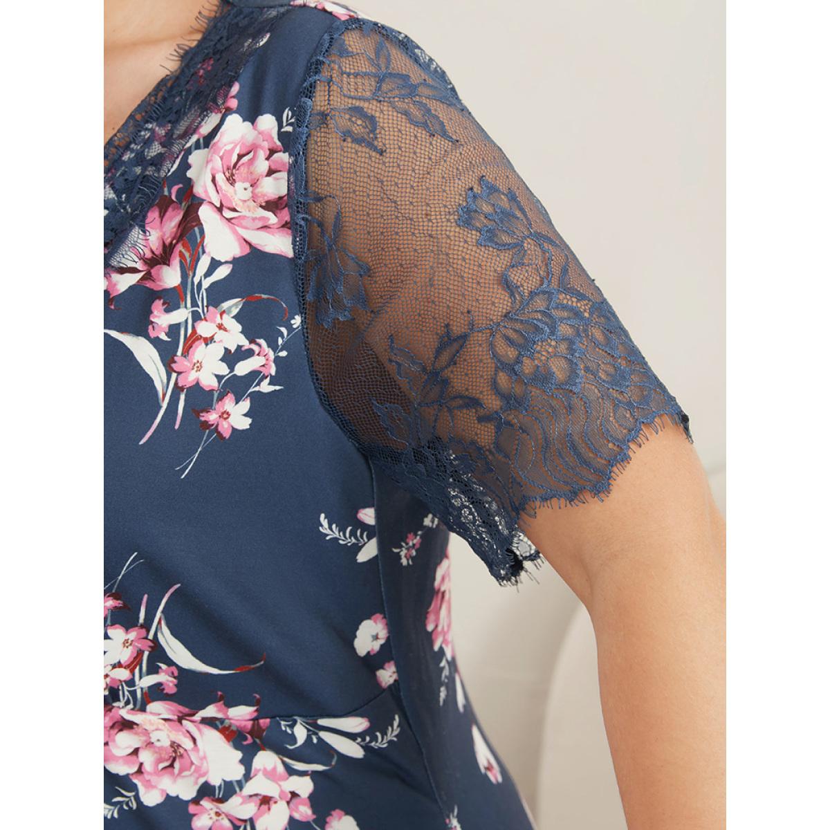 Plus Size Floral Print Contrast Lace Pocket Night Dress Women Aegean Elegant Floral Lace V-neck Pocket Loungewear BloomChic 12/L Product Image