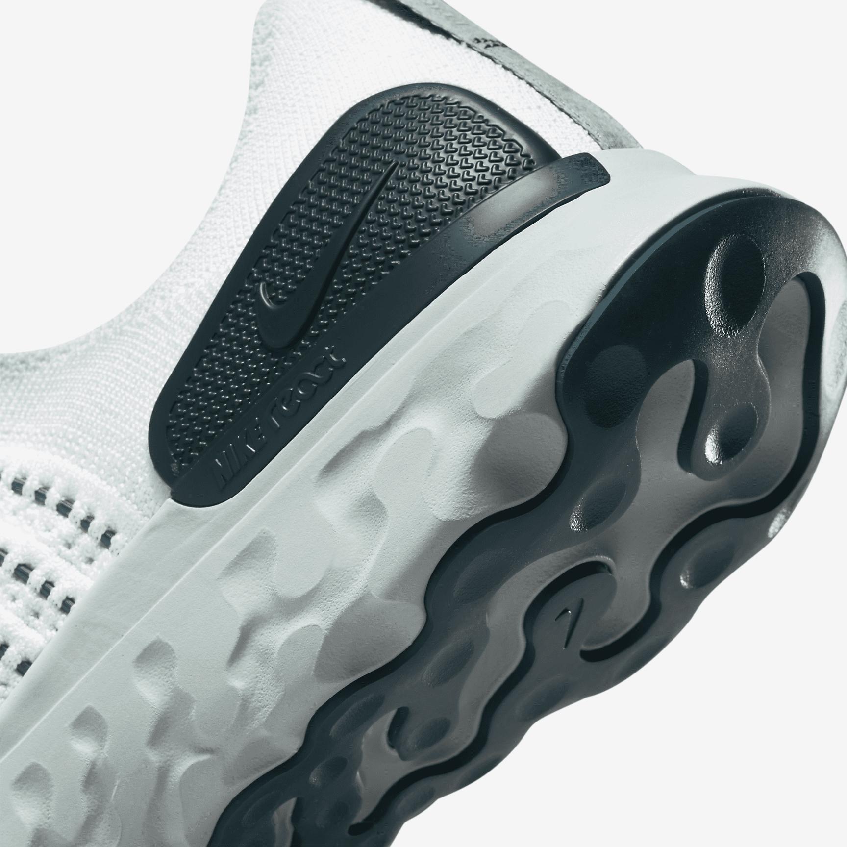 Nike React Phantom Run Flyknit 2 Women's Road Running Shoes Product Image