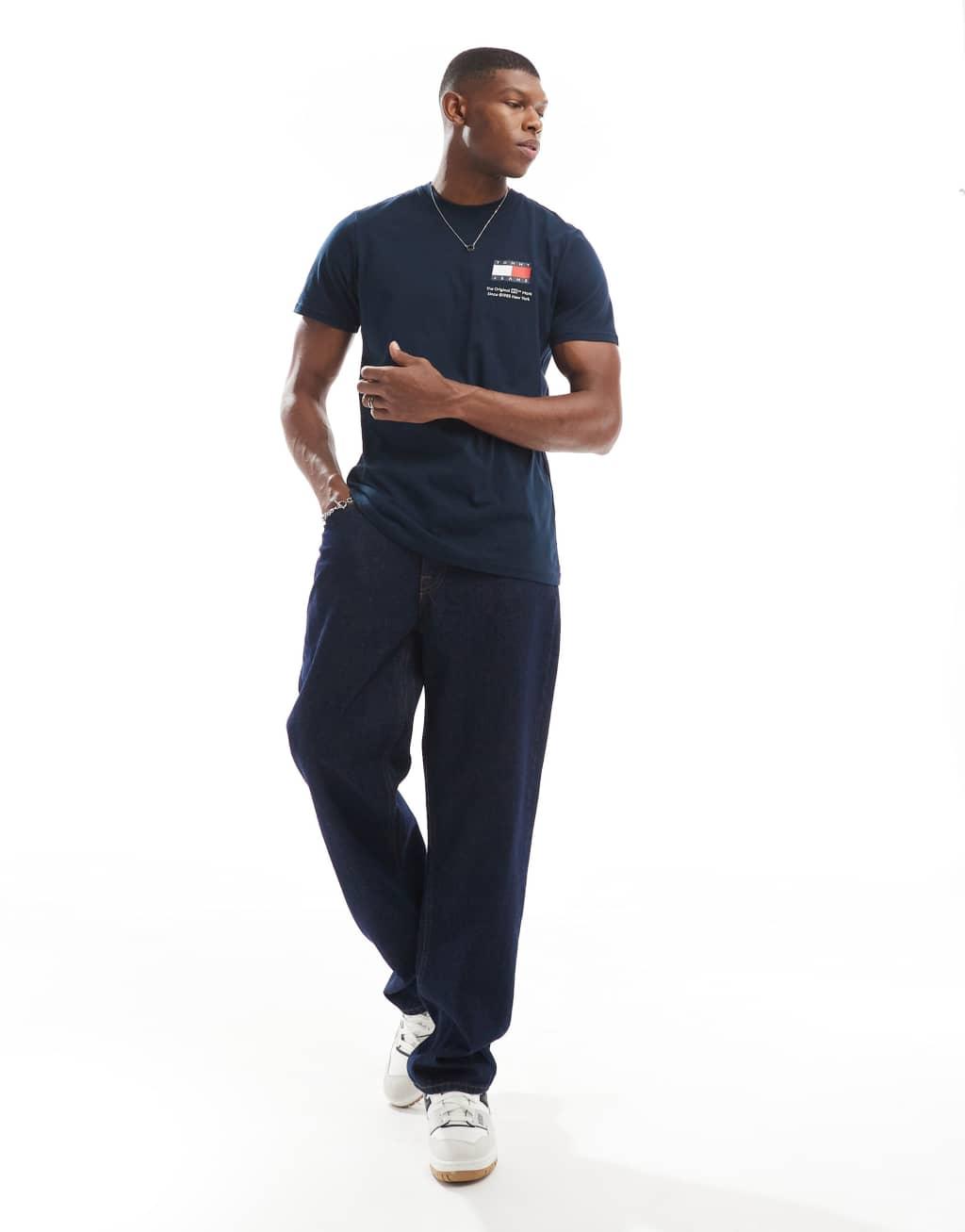 Tommy Jeans slim essential flag t-shirt in navy blue Product Image