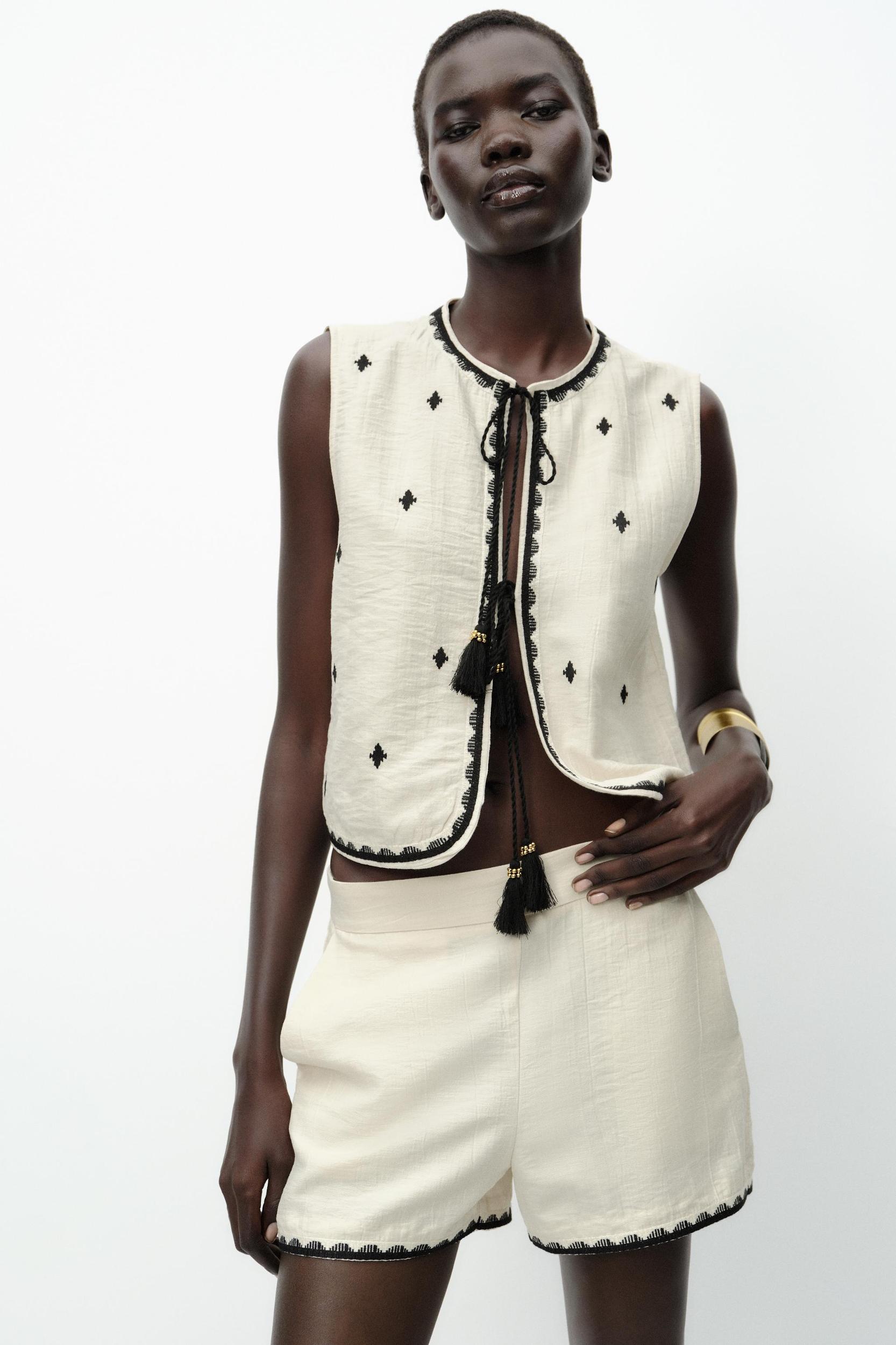 EMBROIDERED SHORTS Product Image