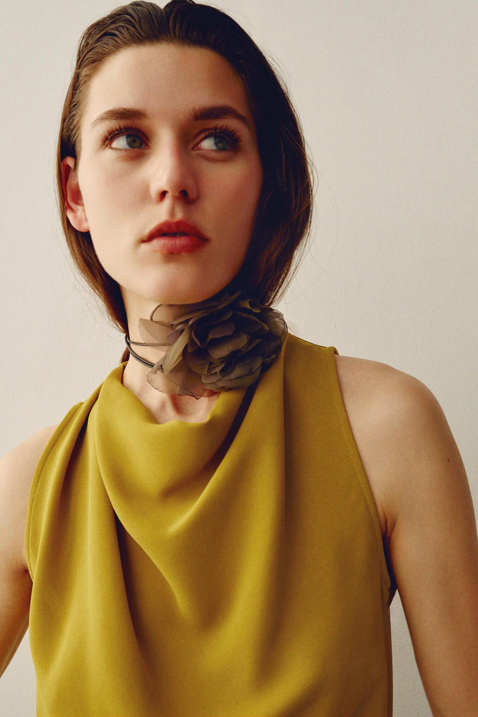 KNOTTED CREPE TOP Product Image