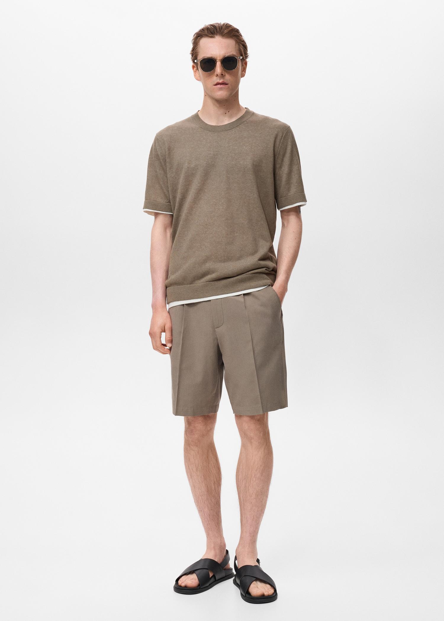 Contrasting cotton-blend T-shirt - Men | MANGO USA Product Image