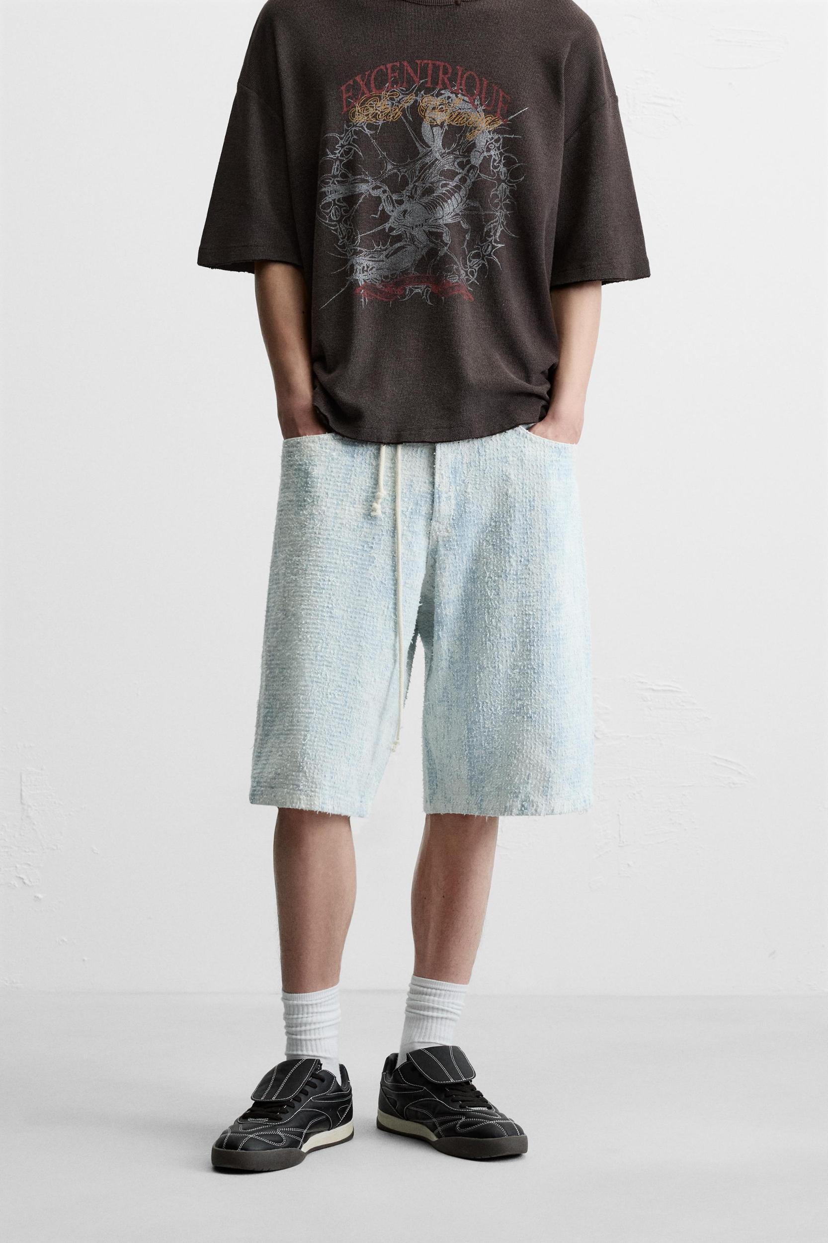 SCRATCHED BAGGY FIT DENIM SHORTS Product Image