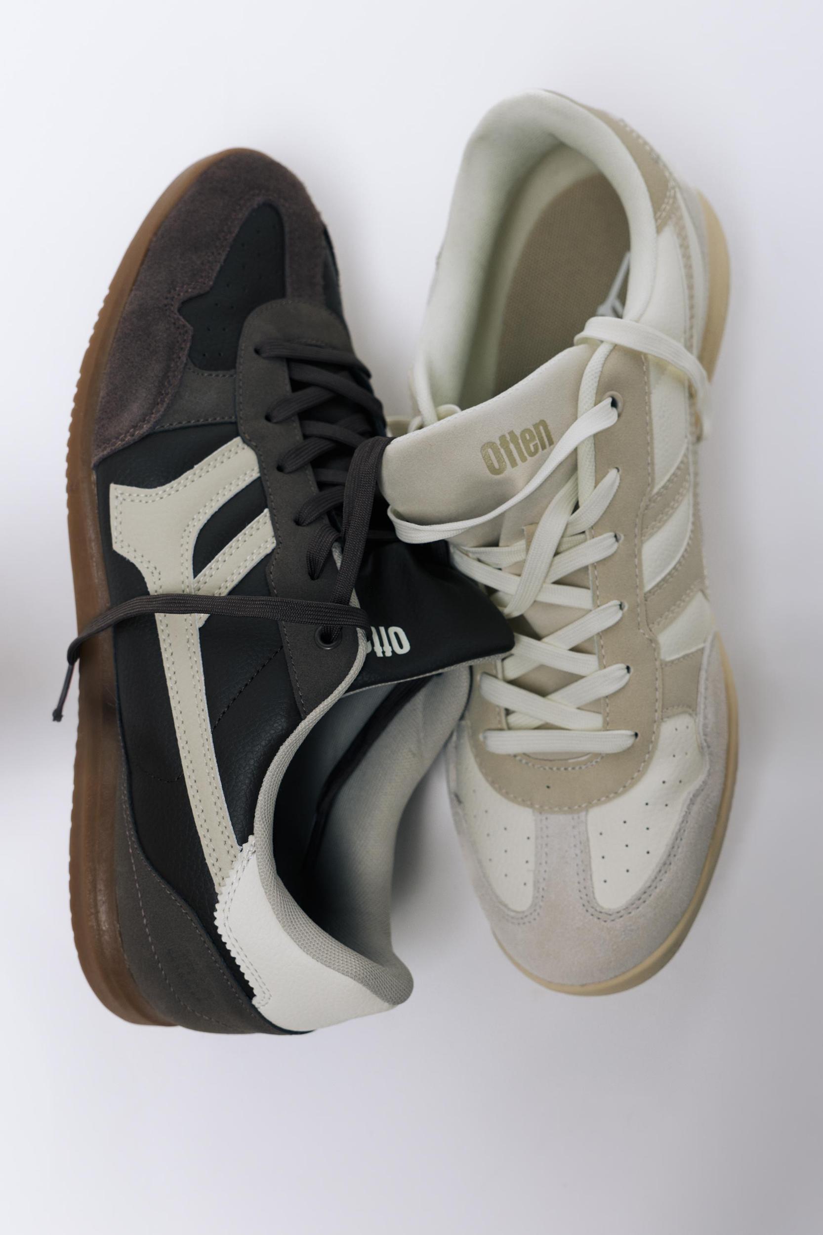 Retro sneakers Product Image