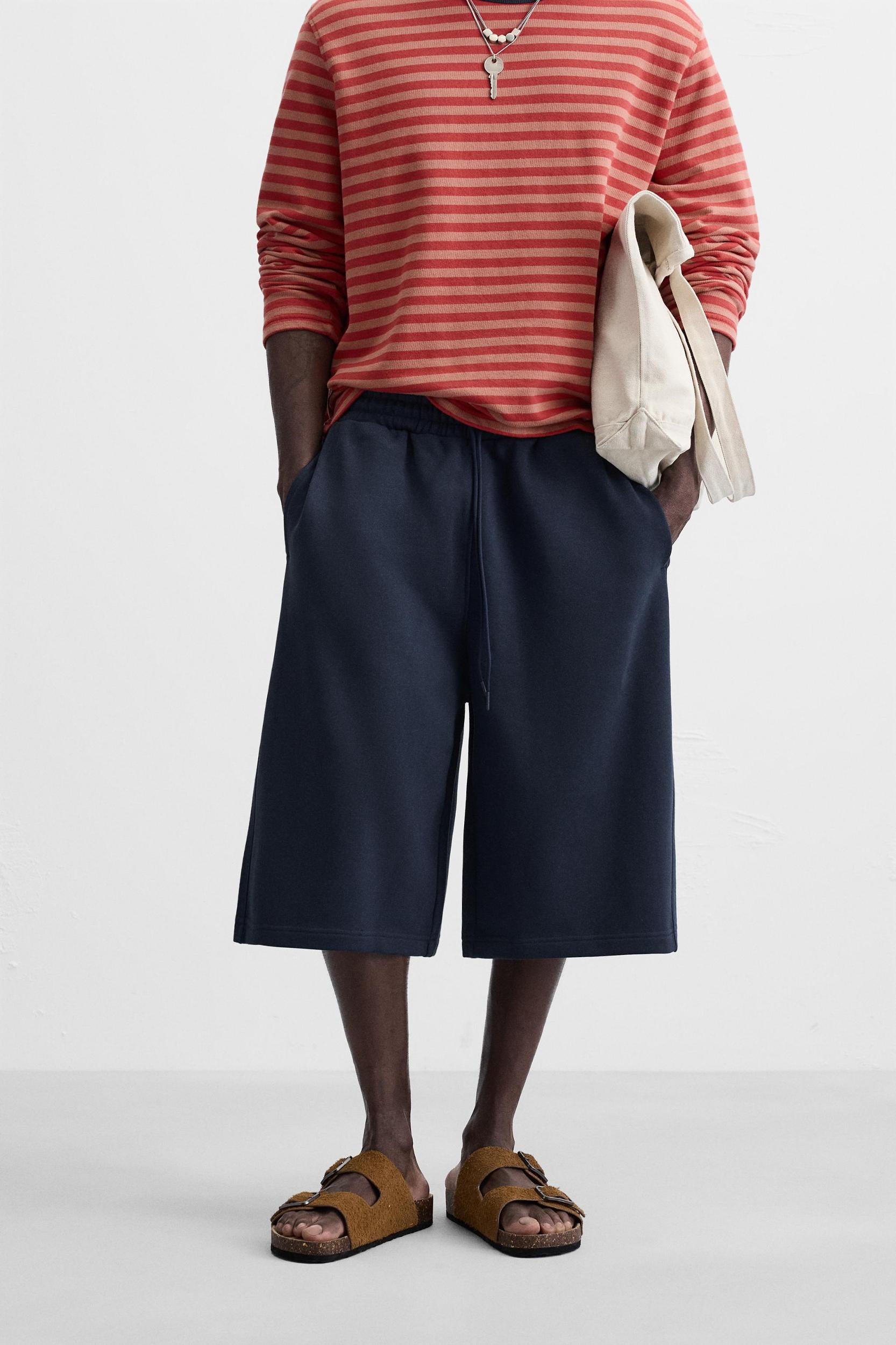 EMBROIDERED OVERSIZED FIT JOGGER SHORTS Product Image