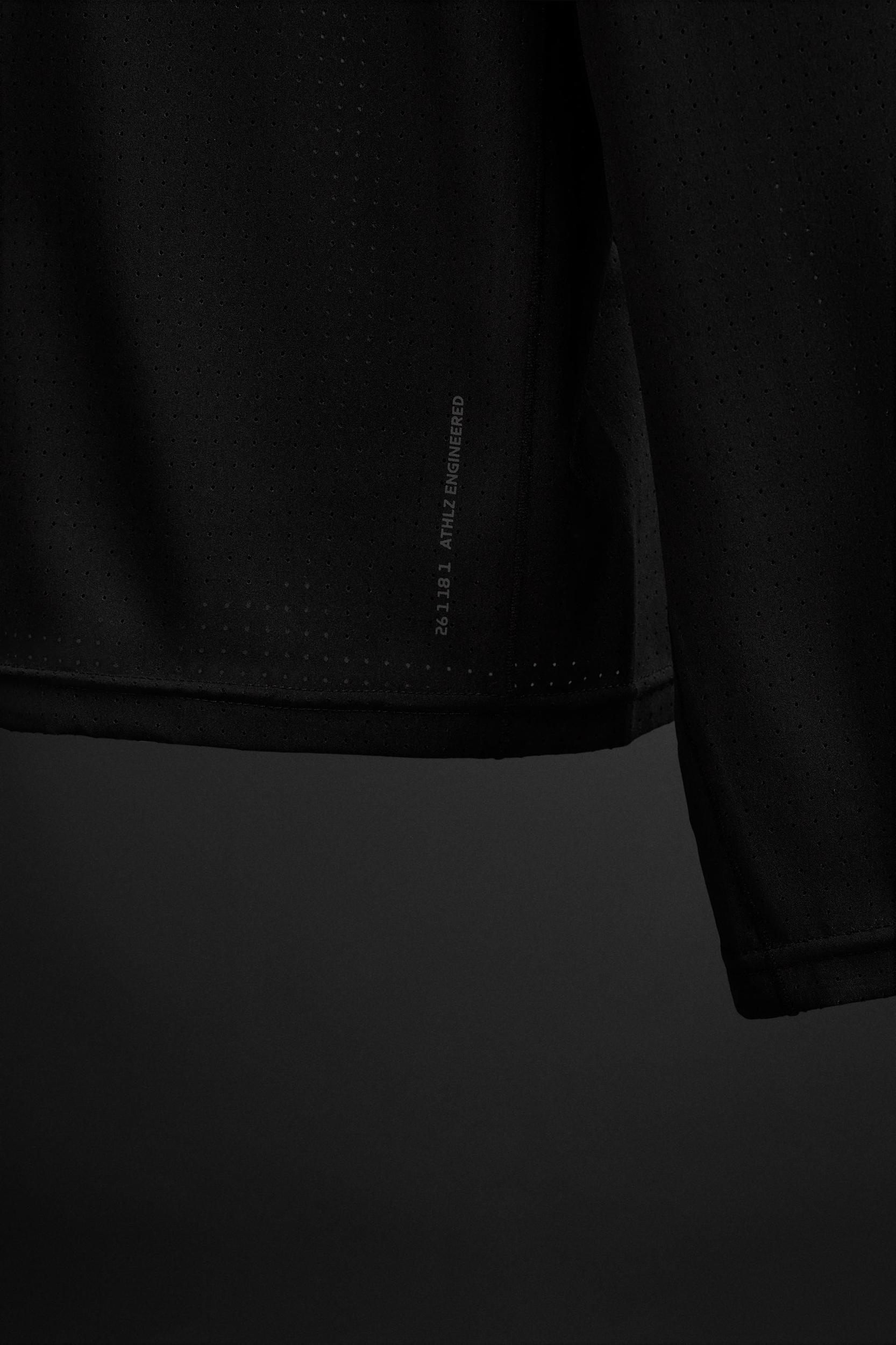 LONG SLEEVE PERFORATED T-SHIRT Product Image