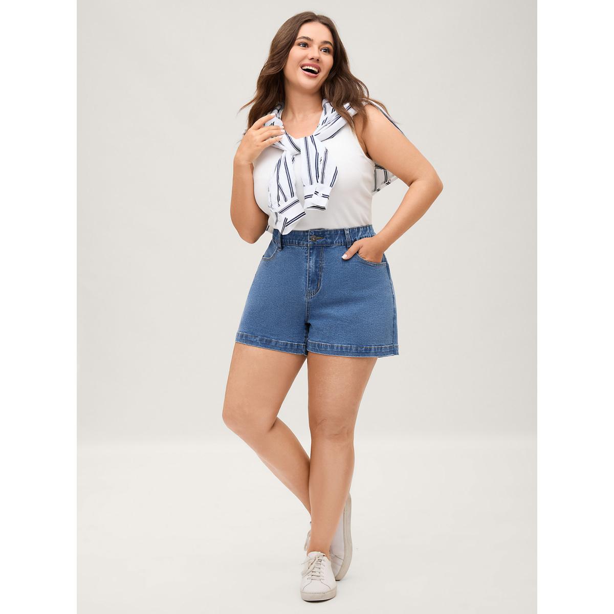 Plus Size Pull-On Stretchy Waist Denim Shorts Women Denimblue Medium stretch Casual Slanted pocket Casual Denim Shorts BloomChic 26/4X Product Image