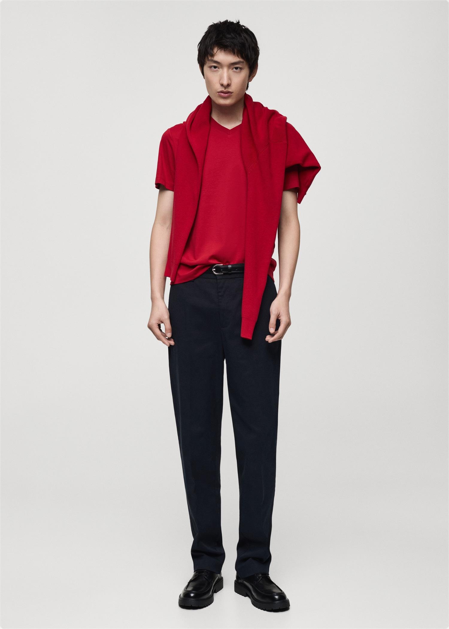 100% cotton slim-fit V-neck t-shirt - Men | MANGO USA Product Image