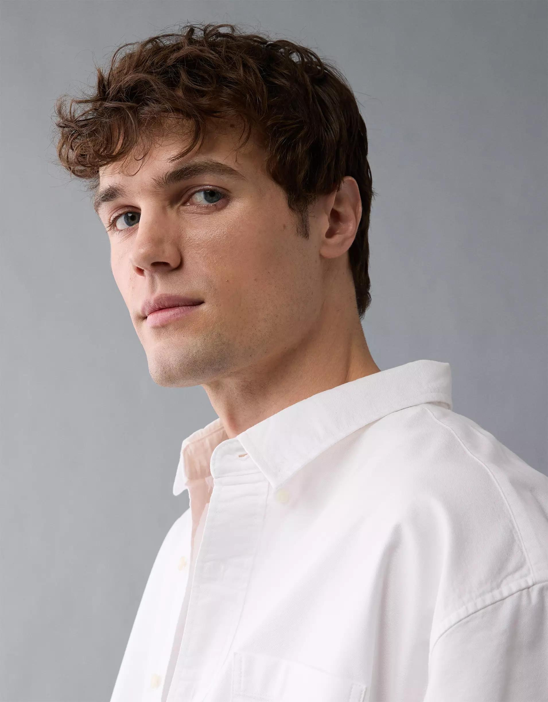 AE Everyday Relaxed Oxford Button-Up Shirt Product Image