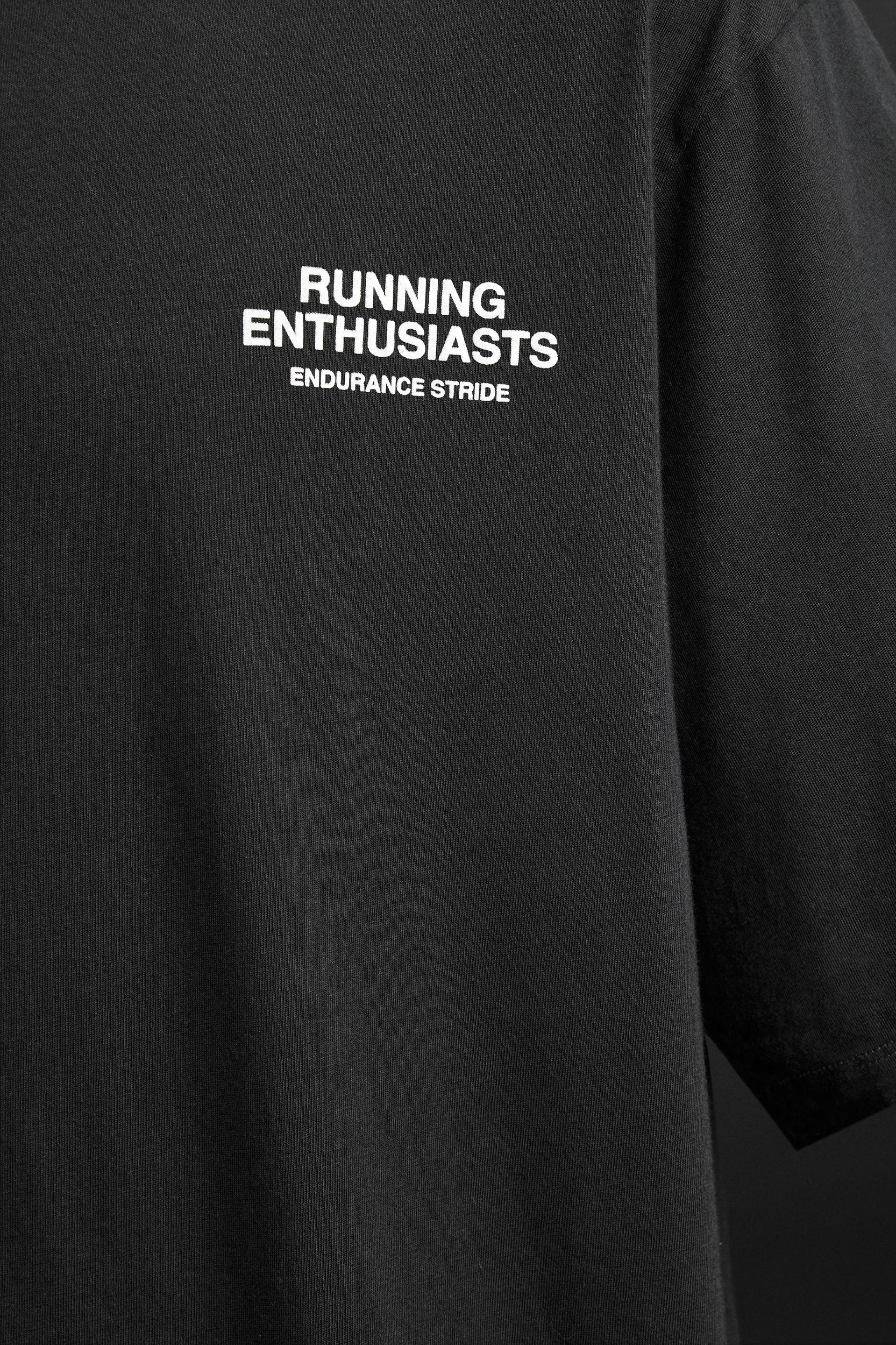 RELAXED FIT RUNNING PRINT T-SHIRT Product Image