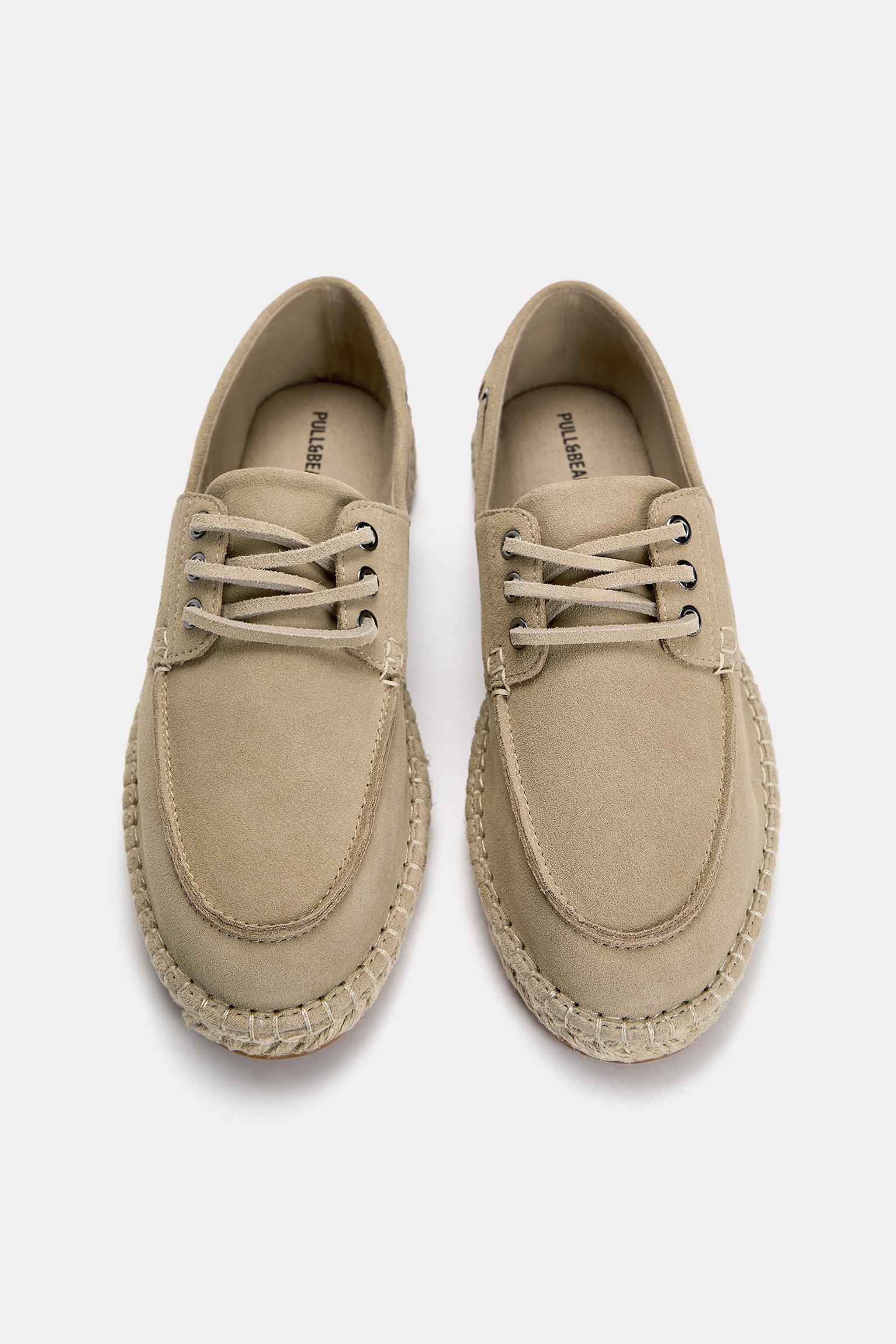 Leather deck shoes Product Image