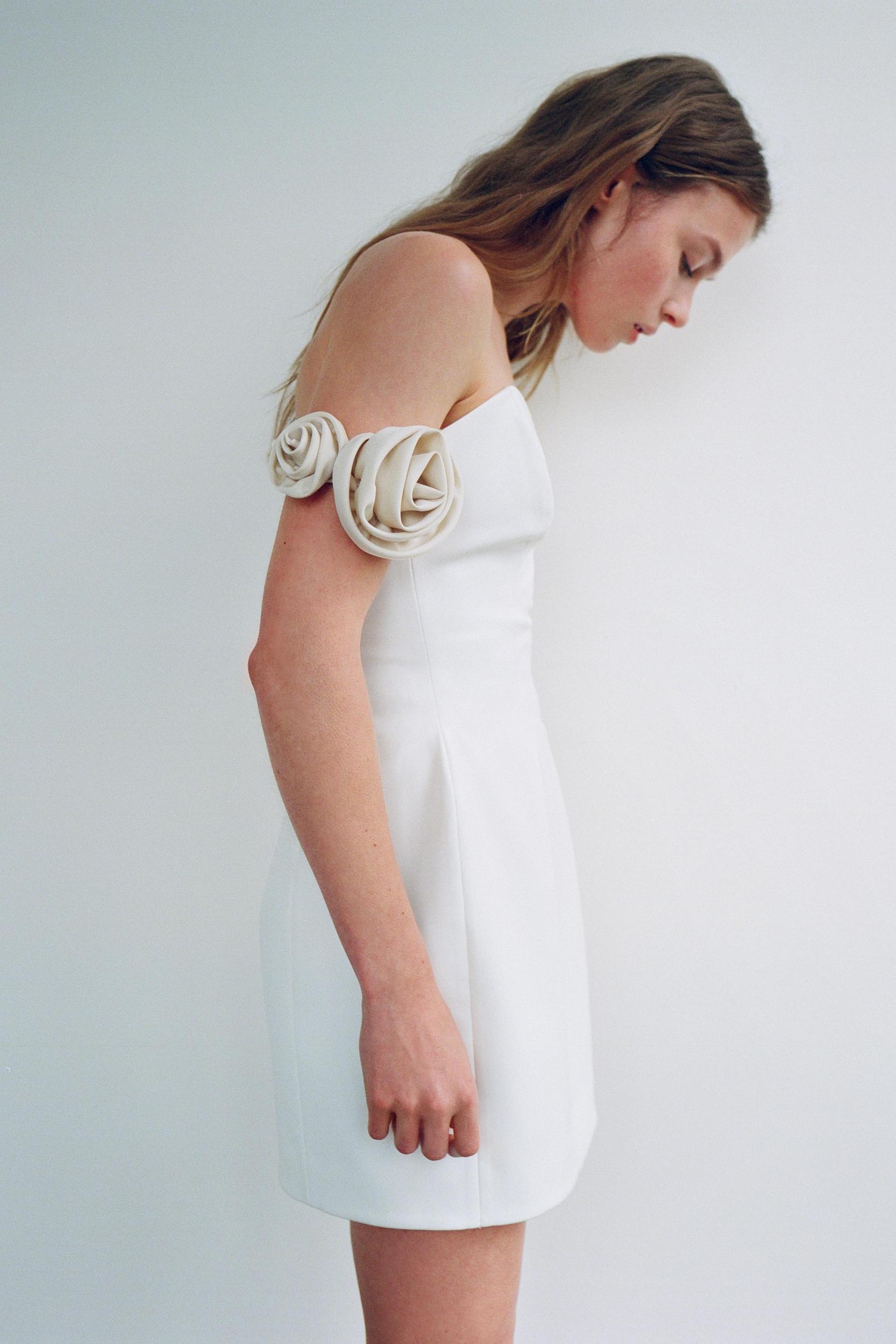 SWEETHEART NECKLINE DRESS Product Image