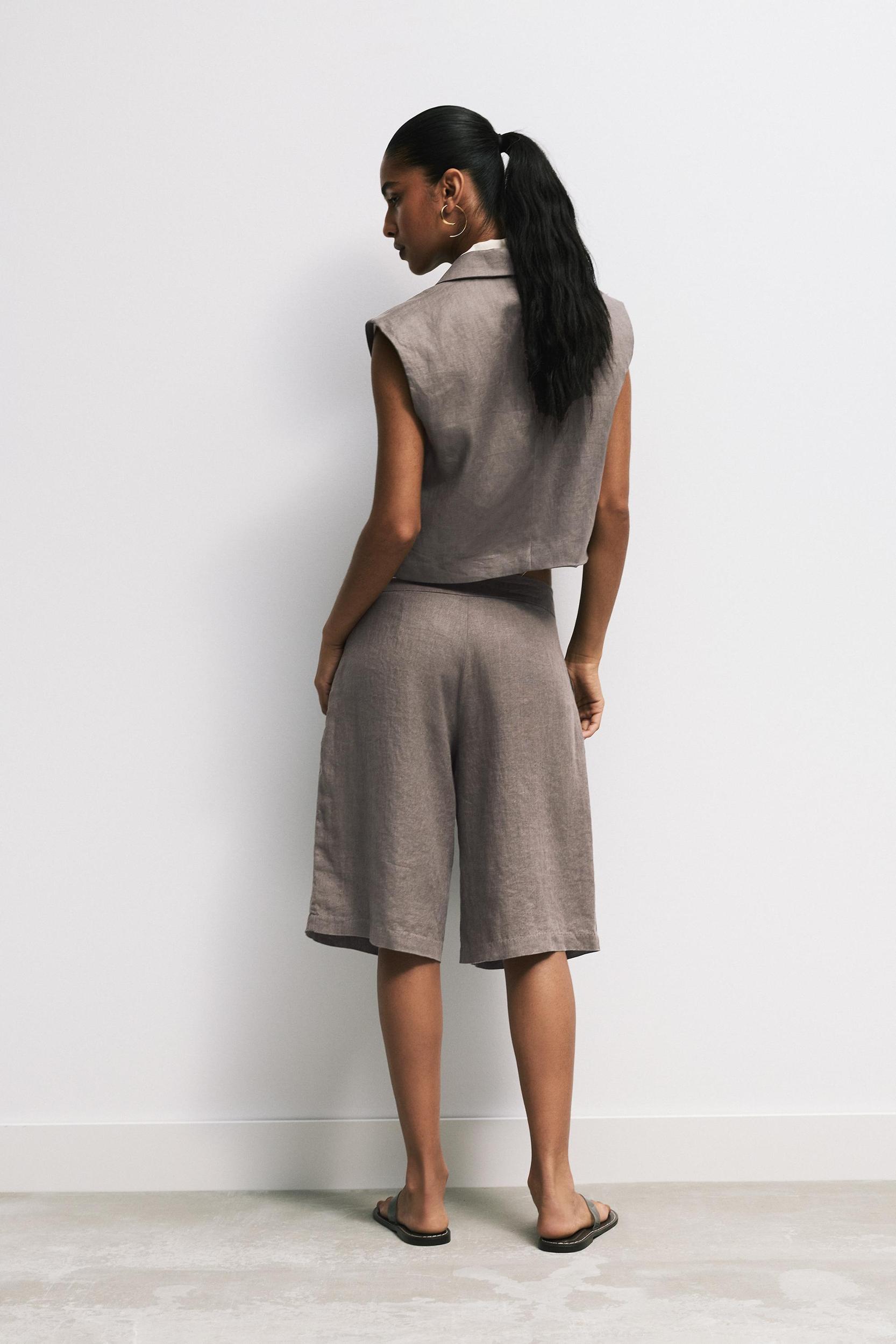 100% linen Bermuda shorts Product Image