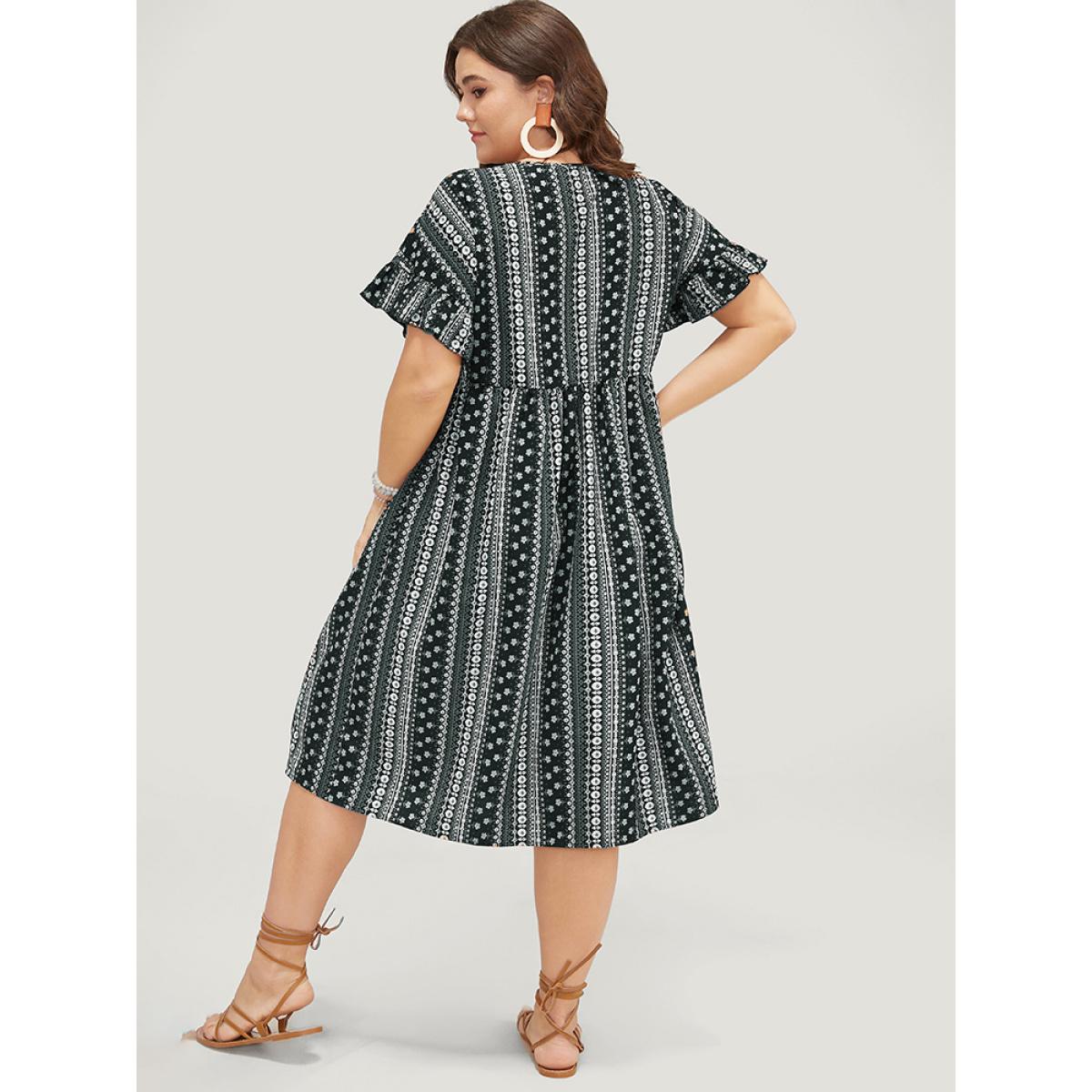 Plus Size Bandana Print Pocket V Neck Ruffle Sleeve Dress Black Women Vacation Printed V-neck Short sleeve Curvy Midi Dress BloomChic 18-20/2X Product Image