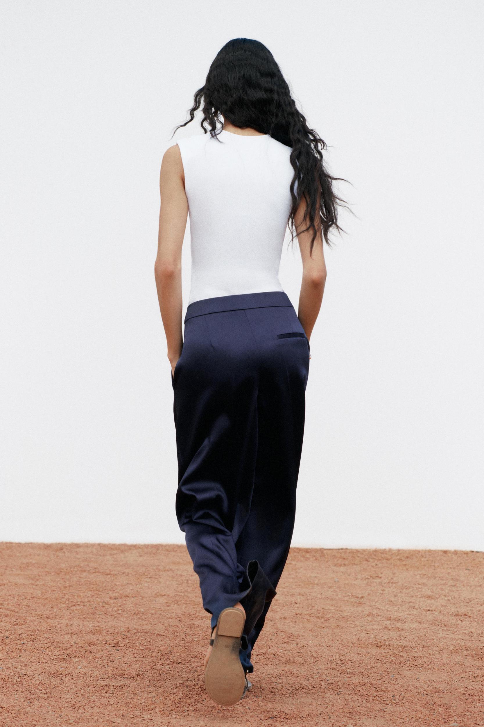 TANK TOP Product Image