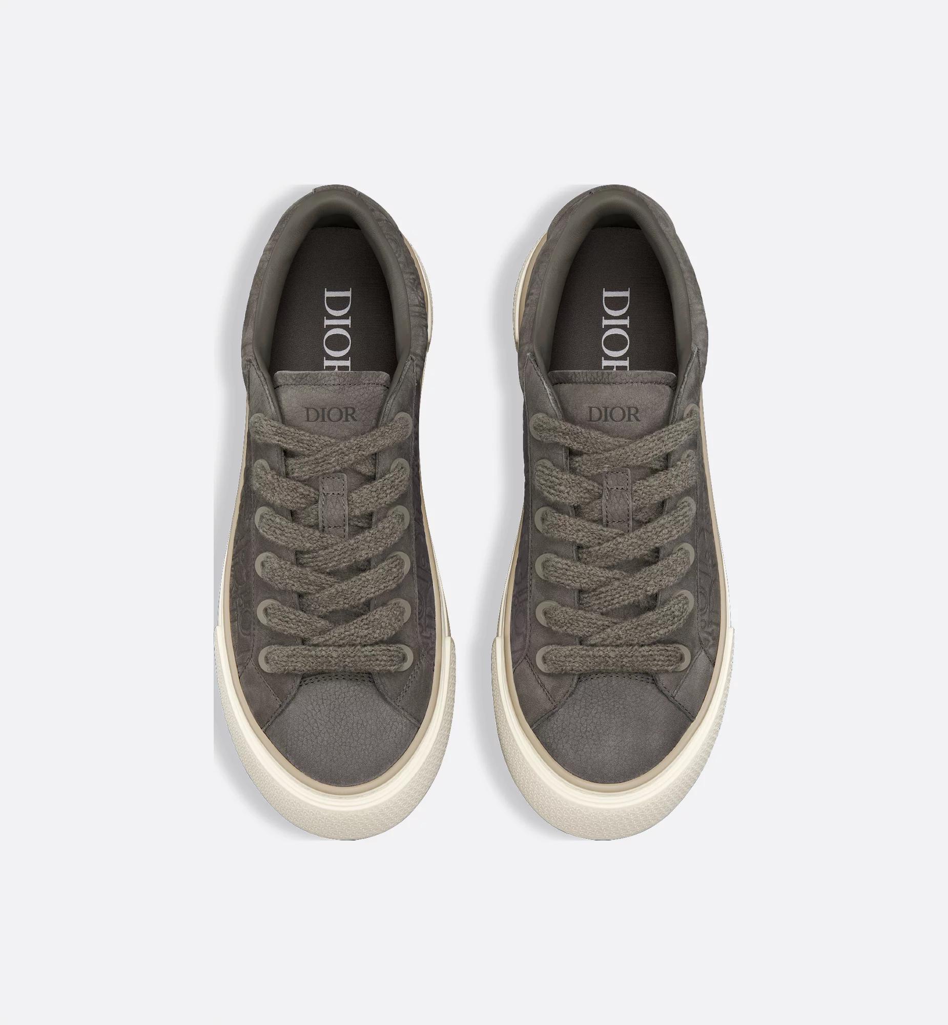 B33 Spin Sneaker Product Image