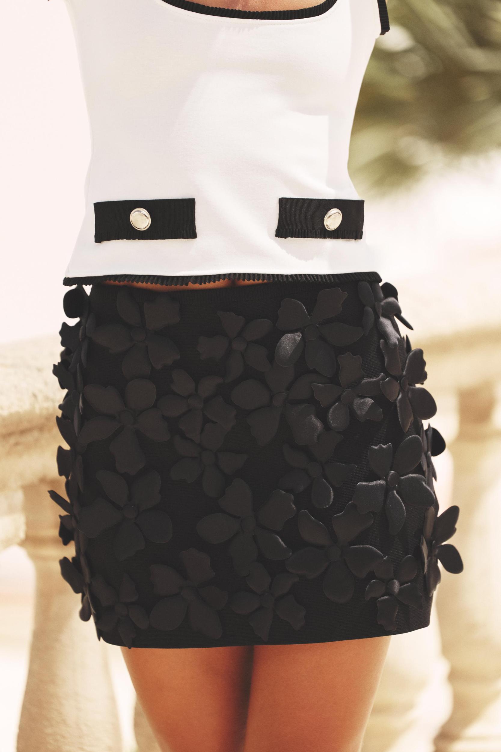 FLORAL STRUCTURE KNIT MINI SKIRT Product Image
