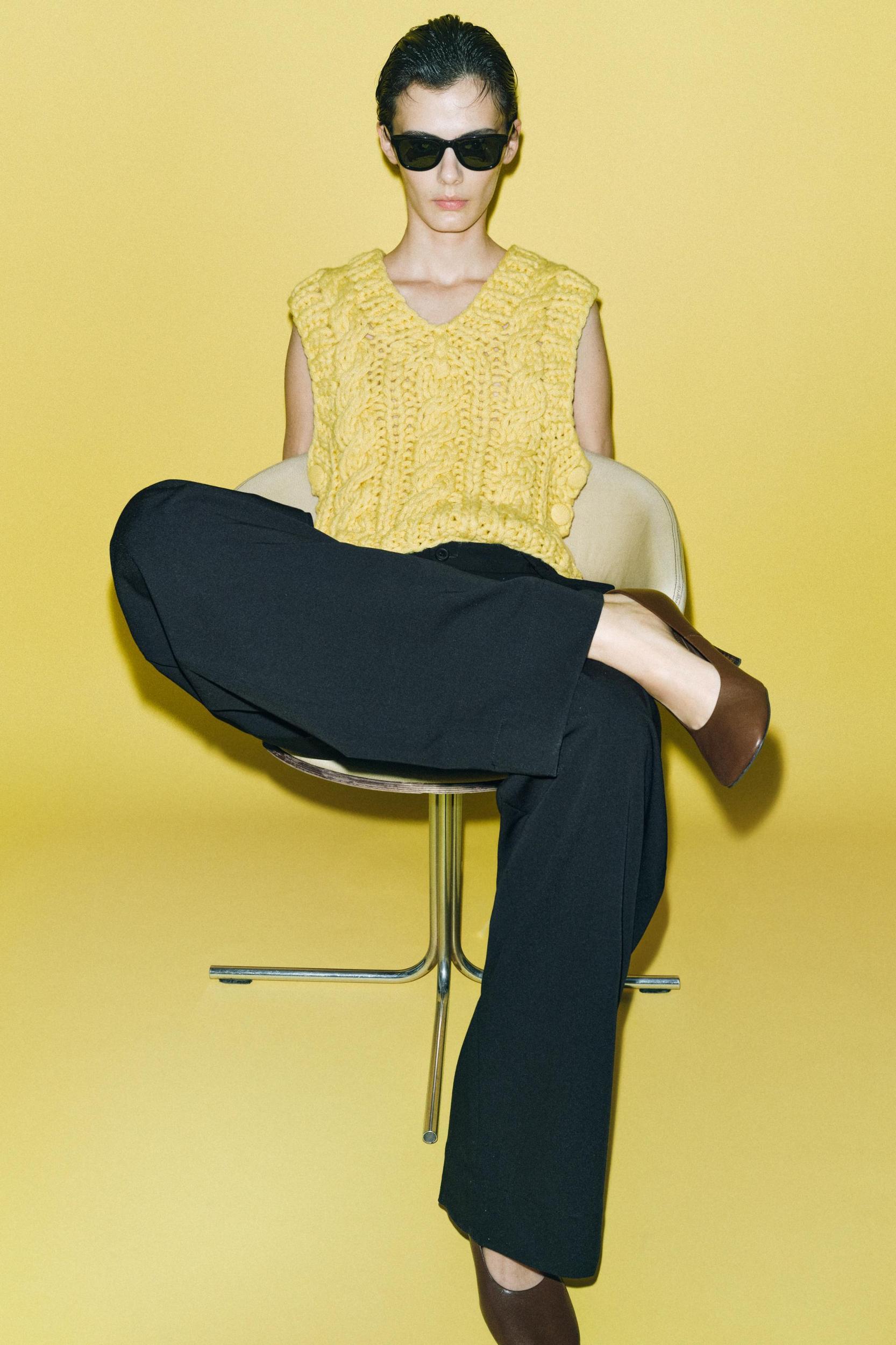 CHUNKY KNIT VEST Product Image