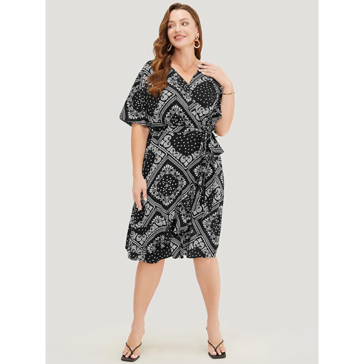 Plus Size Paisley Print Pocket Belted Wrap Flutter Sleeve Dress BlackFlower Women Vacation Wrap V-neck Short sleeve Curvy Knee Dress BloomChic 28/5X Product Image