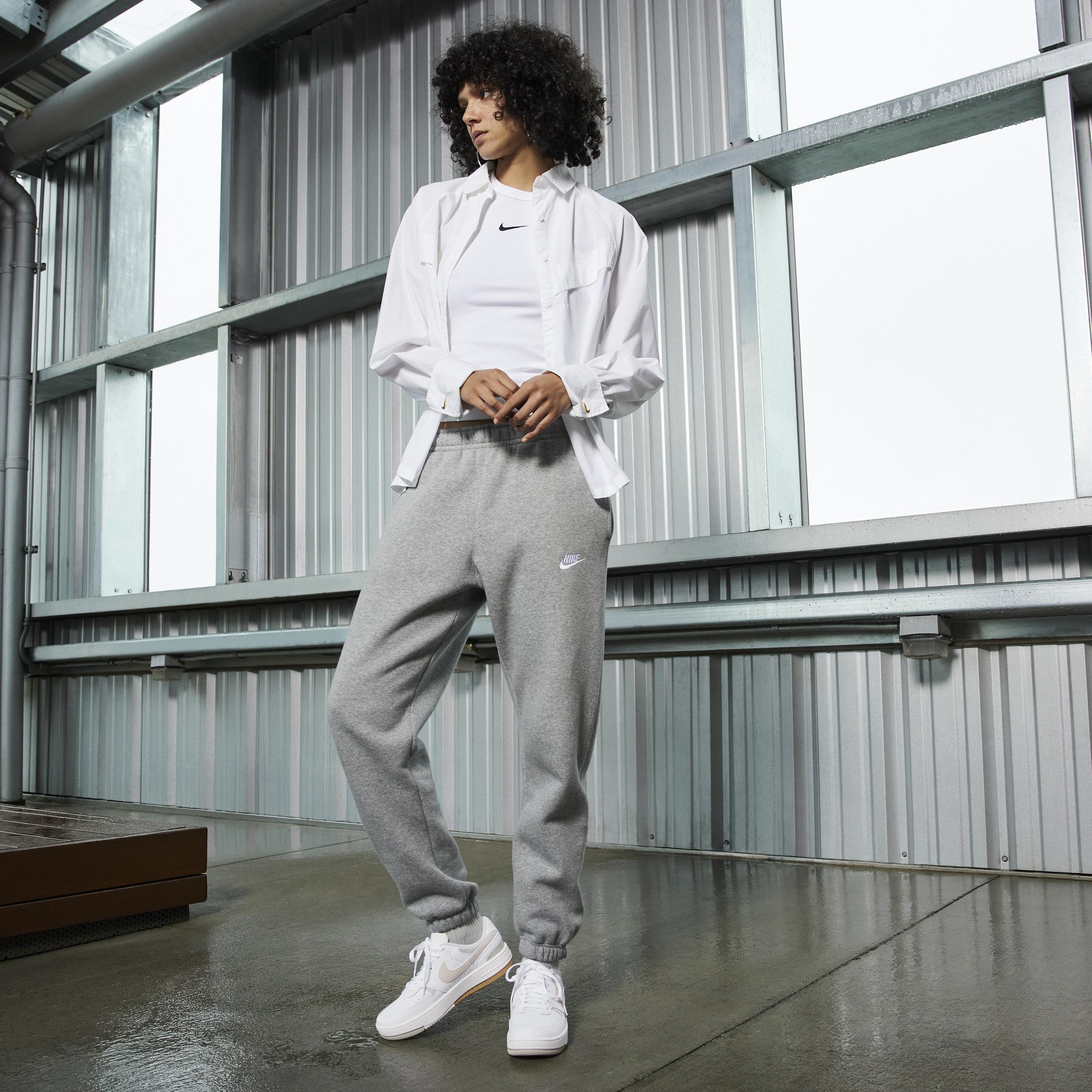 Nike Womens Gamma Force Shoes | DX9176-100 Product Image