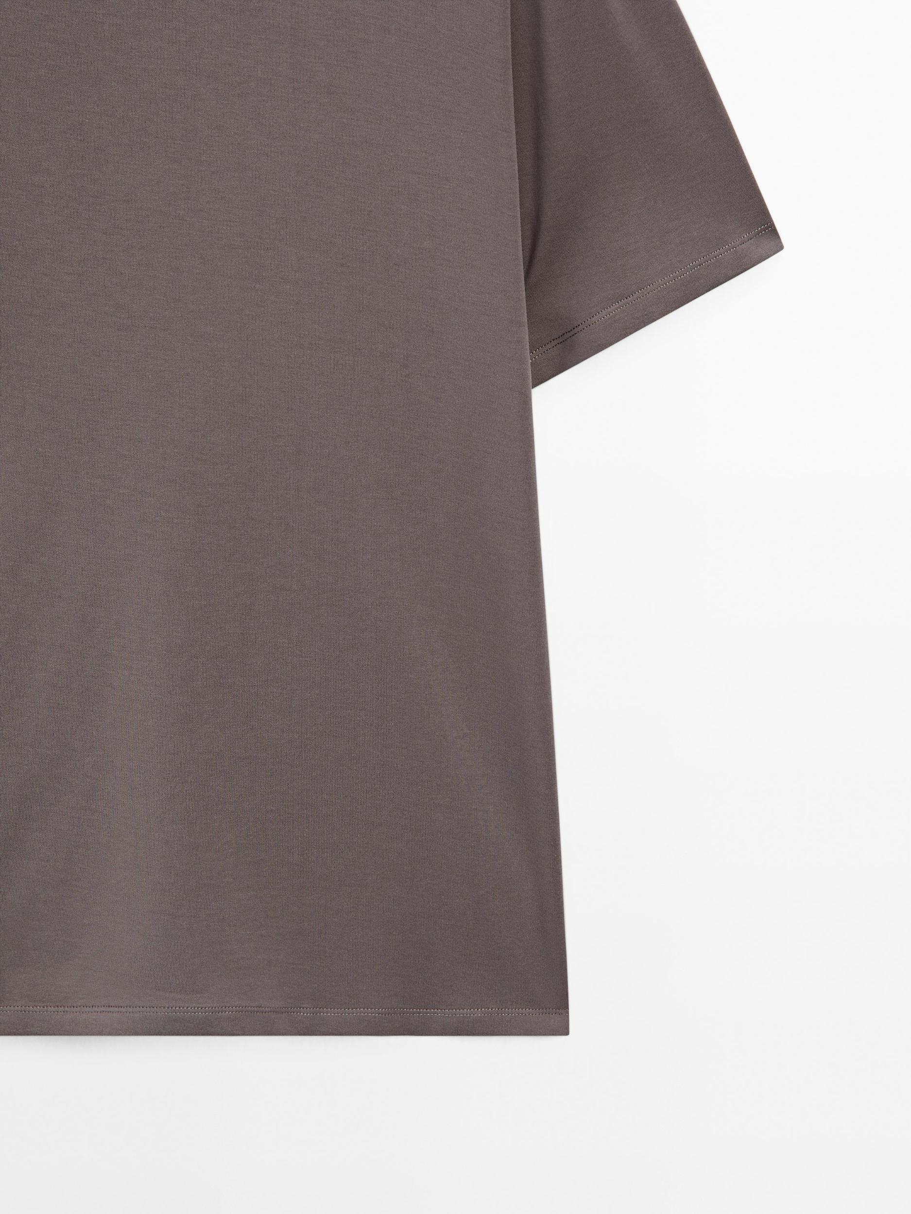 100% cotton lightweight T-shirt Product Image