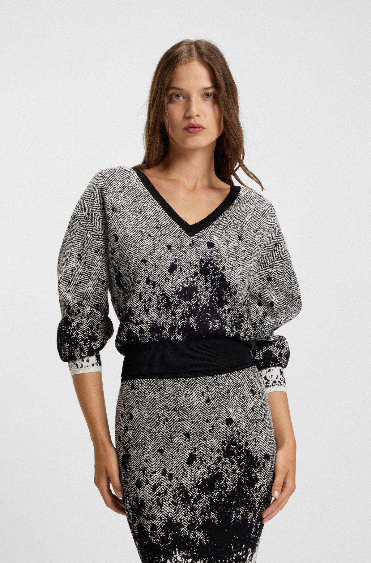 Cropped V-neck sweater in stretch fabric Product Image