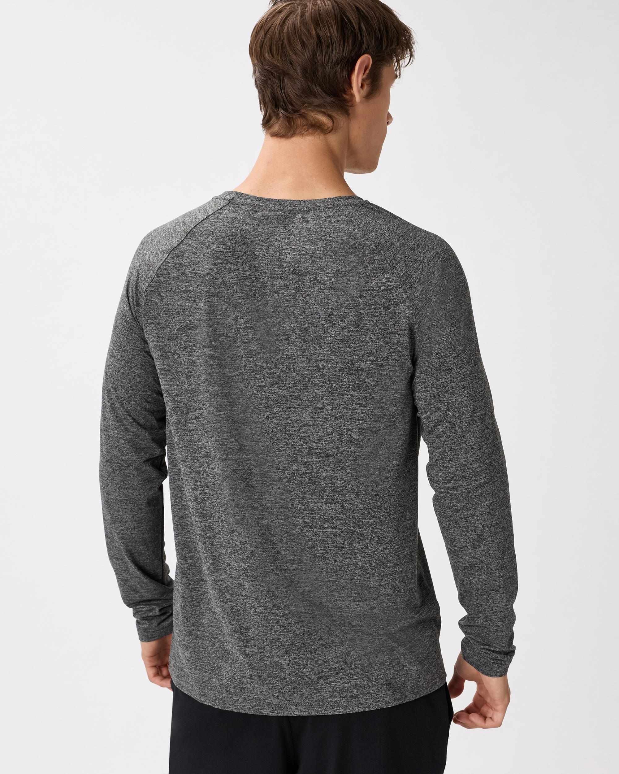 Quince | Men's Super Soft Performance Long Sleeve T-Shirt Flowknit Activewear, 100% Polyester Product Image