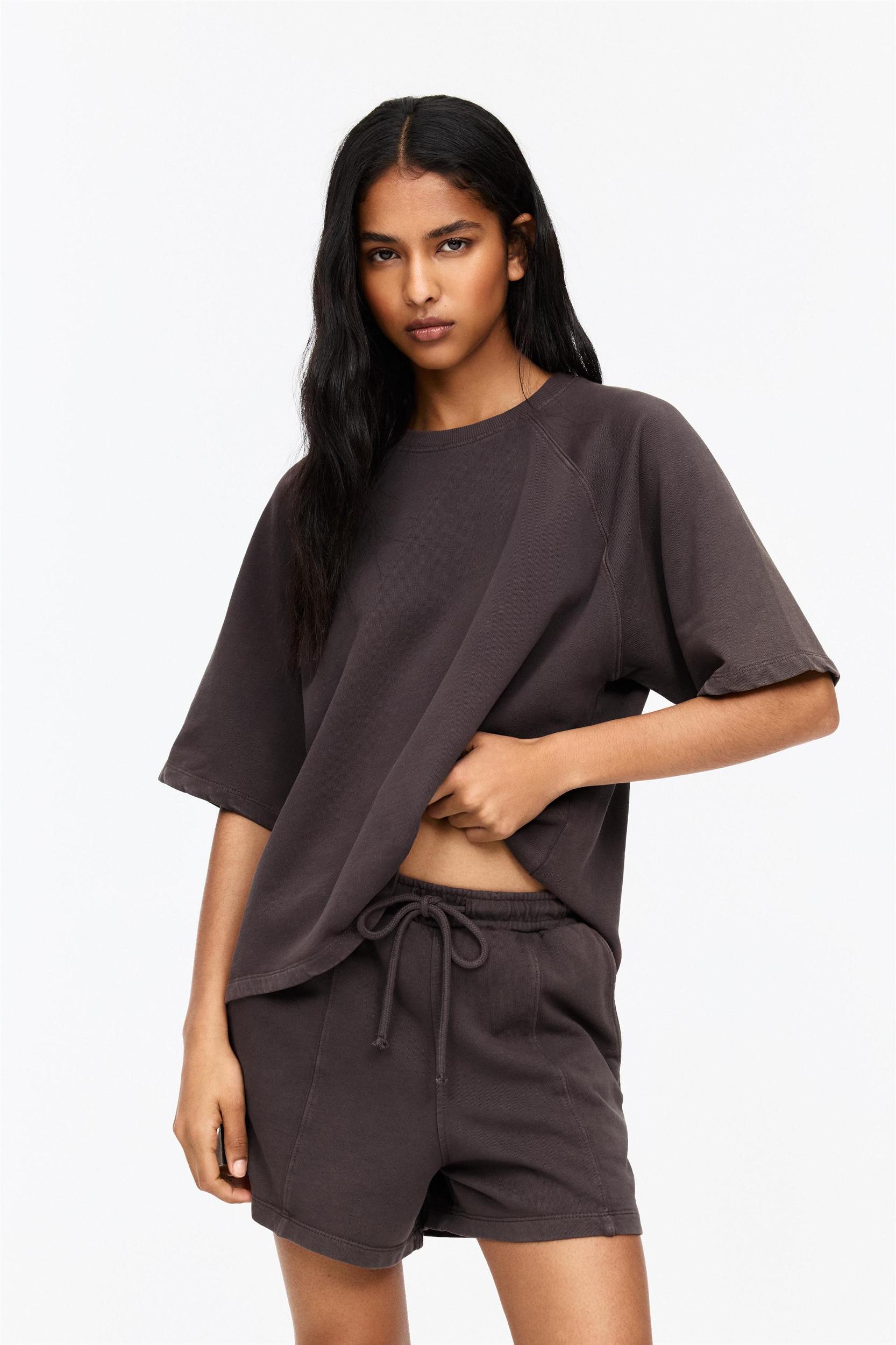 Short raglan sleeve sweatshirt Product Image