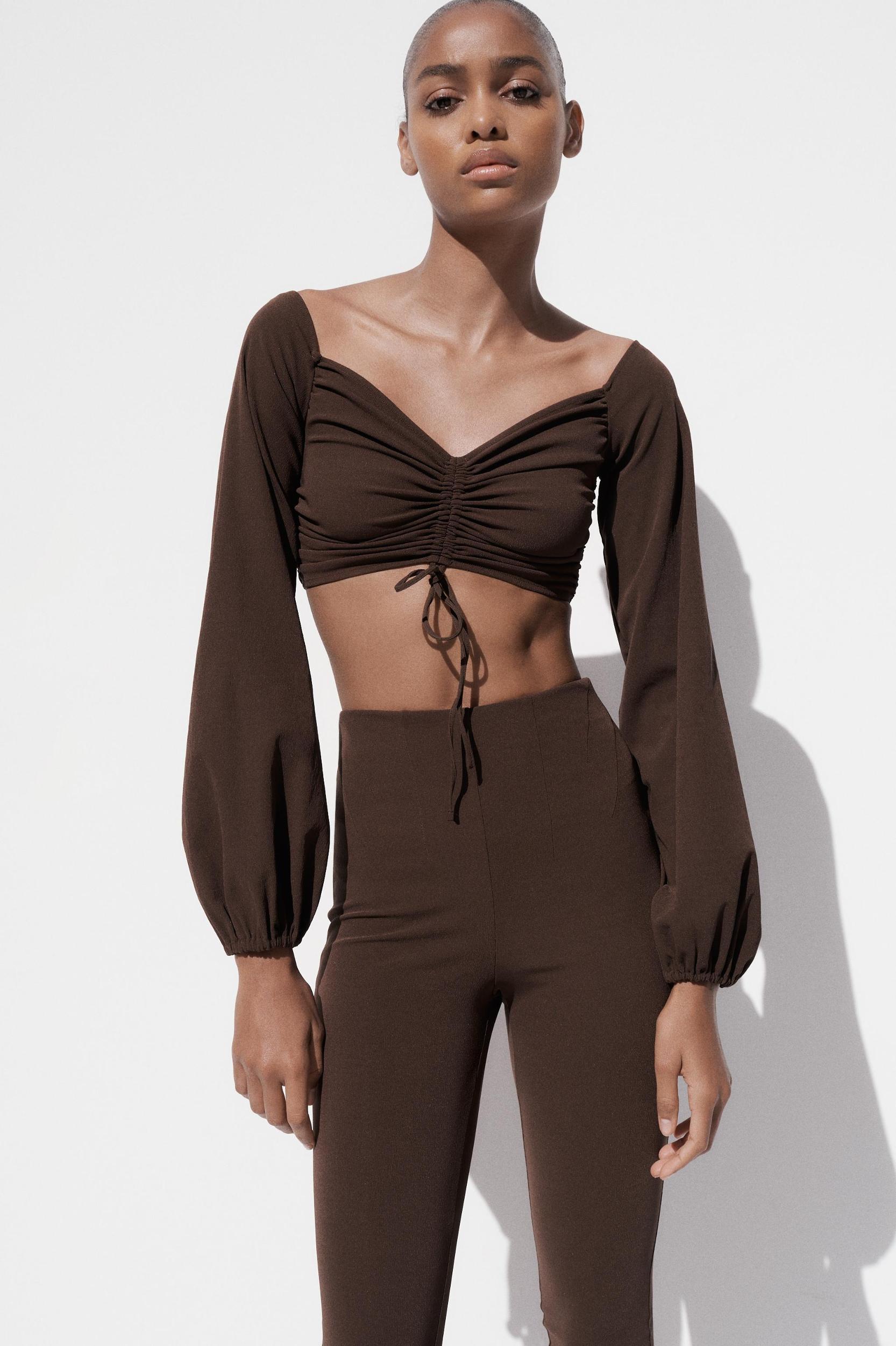 RUCHED STRETCH CROP TOP Product Image