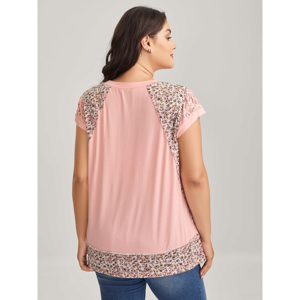 Plus Size Floral Print Contrast Cut-Out T-Shirt MistyRose Women Leisure Contrast Round Neck Casual T-shirts BloomChic 22-24/3X Product Image