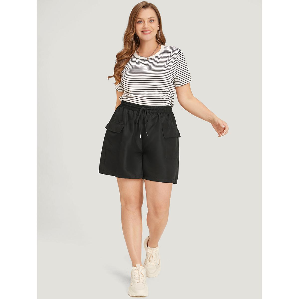 Plus Size Plain Flap Pocket Drawstring Shorts Women Black Casual Plain Dailywear Shorts BloomChic 28/5X Product Image
