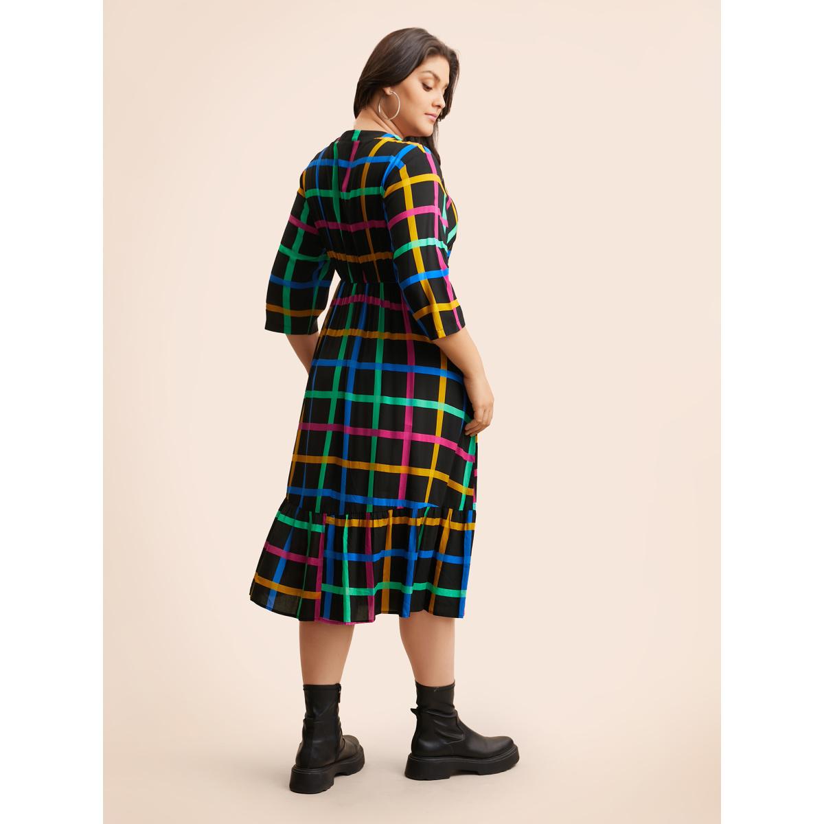 Plus Size Plaid Notched Ruffle Hem Pocket Dress Black Women Casual Contrast Flat collar with V-notch Elbow-length sleeve Curvy BloomChic 22-24/3X Product Image