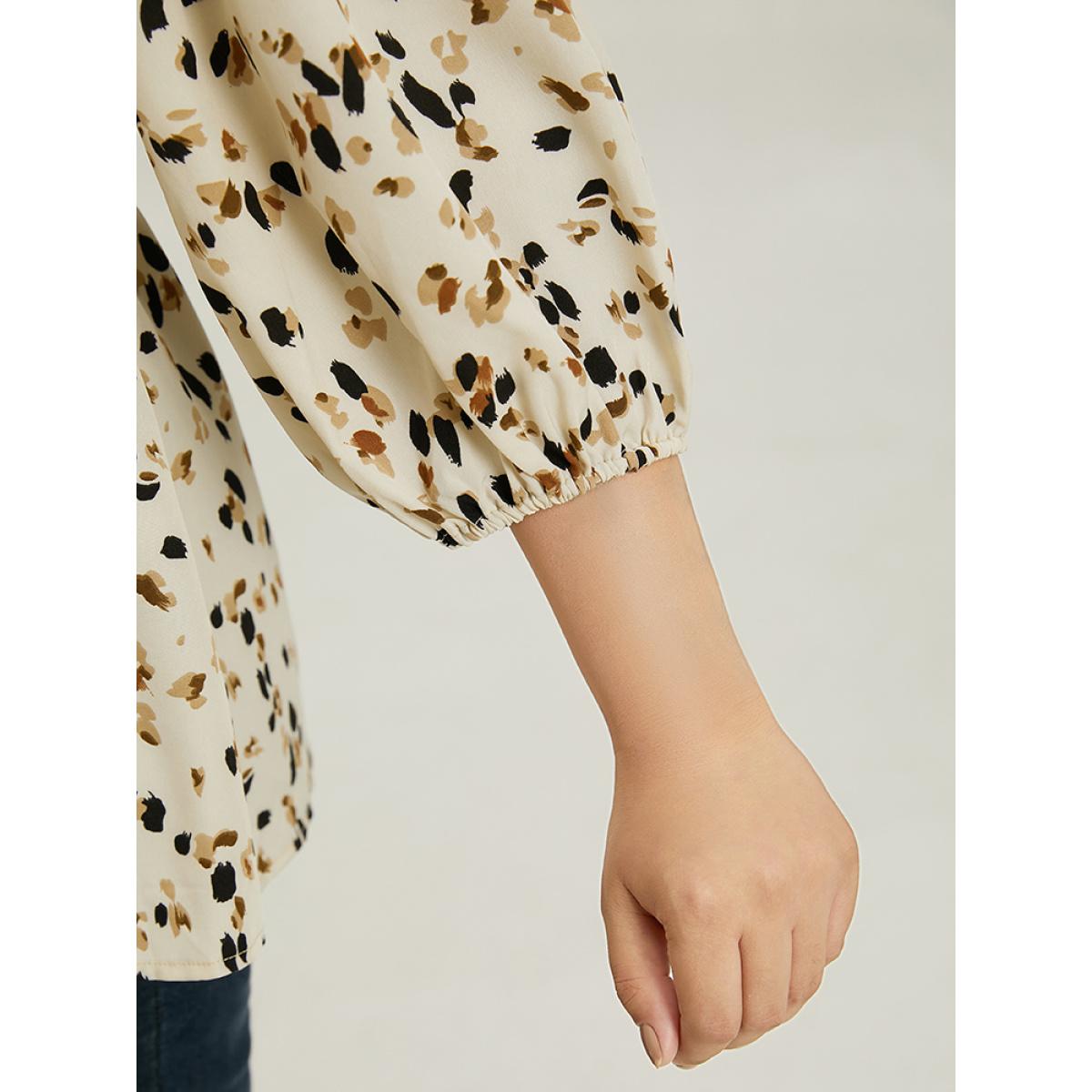 Plus Size Ivory Allover Print Lantern Sleeve Blouse Women Elegant Elbow-length sleeve V-neck Dailywear Blouses BloomChic 28/5X Product Image