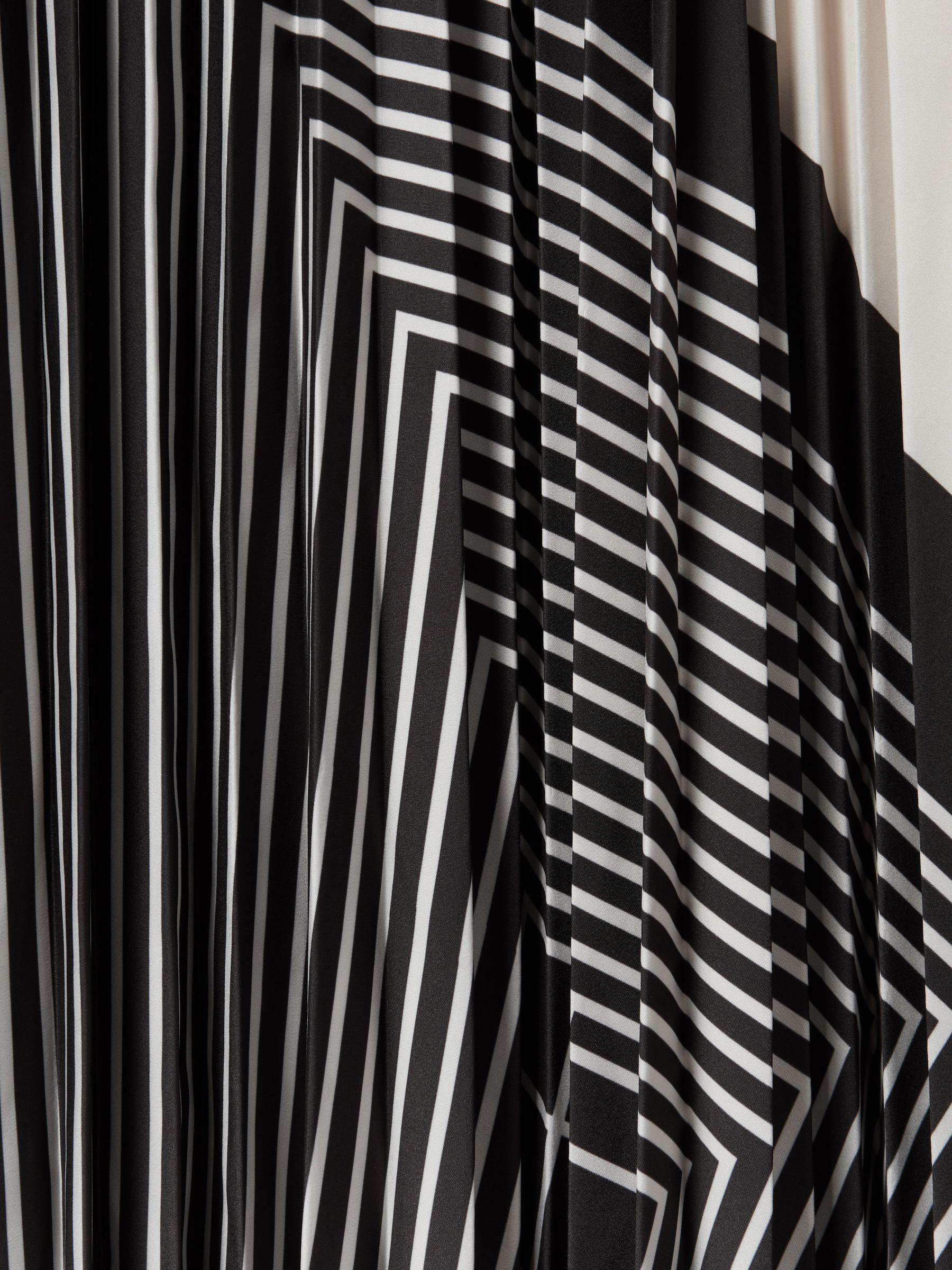 Printed Pleated Midi Skirt in Black/Cream Product Image