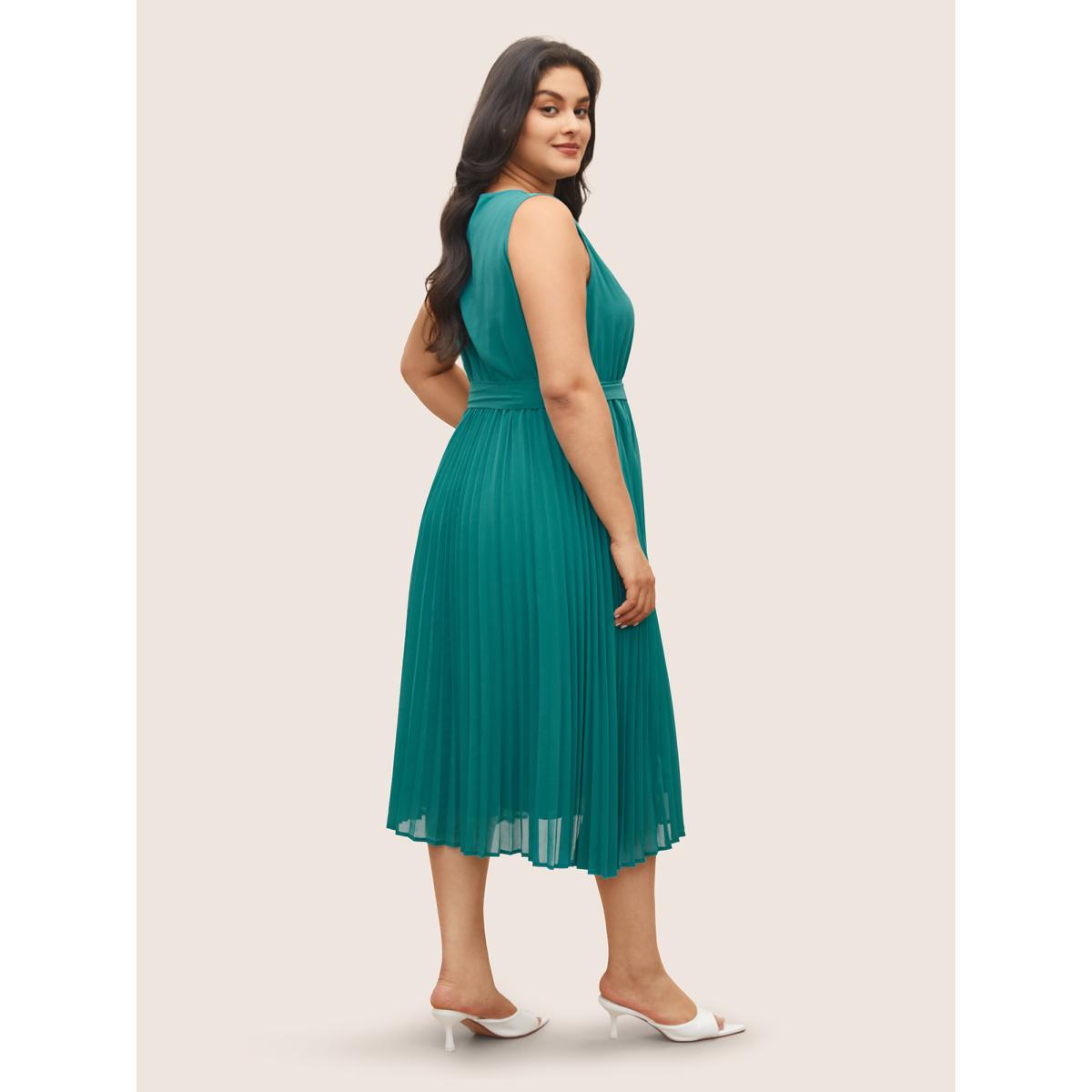 Plus Size Plain Sleeveless Elastic Waist Pleated Belted Dress Turquoise Women At the Office Belted Round Neck Sleeveless Curvy Midi Dress BloomChic 18-20/2X Product Image