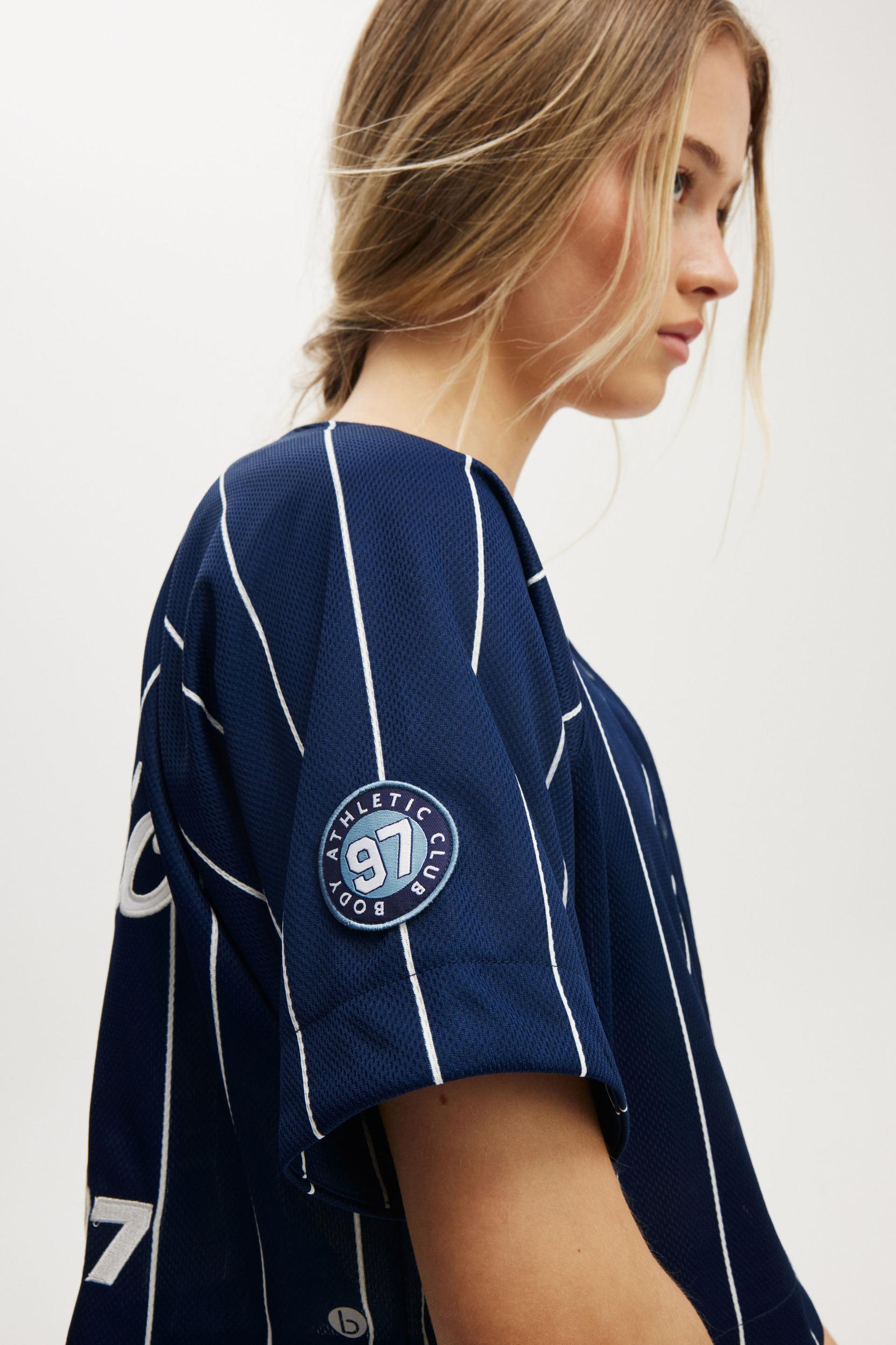 Active Mesh Raglan Graphic Tee Product Image