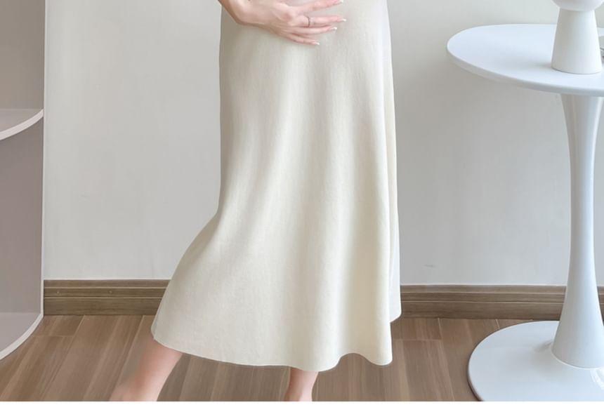 Maternity Short-Sleeve Scoop Neck Plain Midi A-Line Dress Product Image