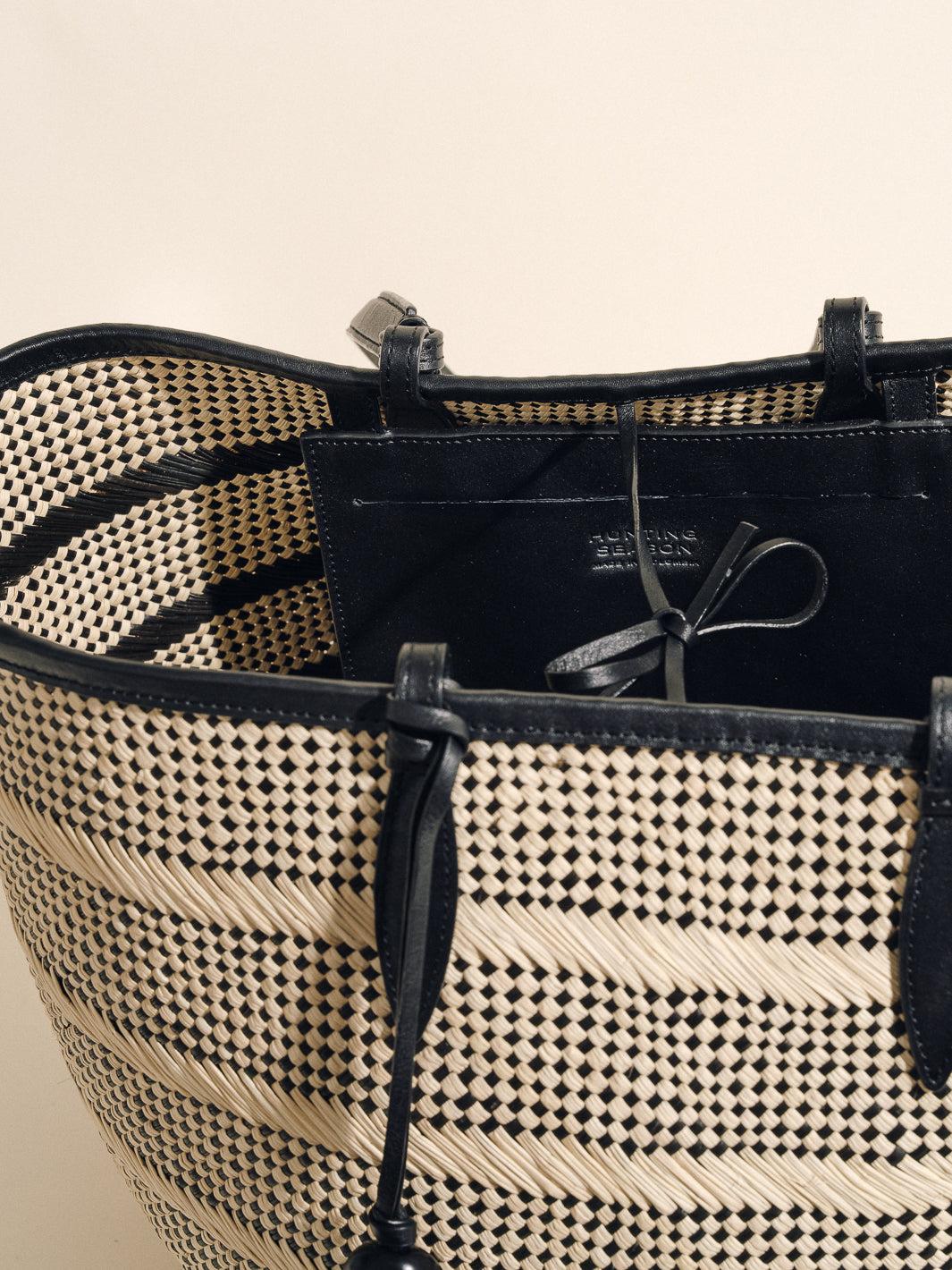 The Medium Basket in Striped Iraca Product Image