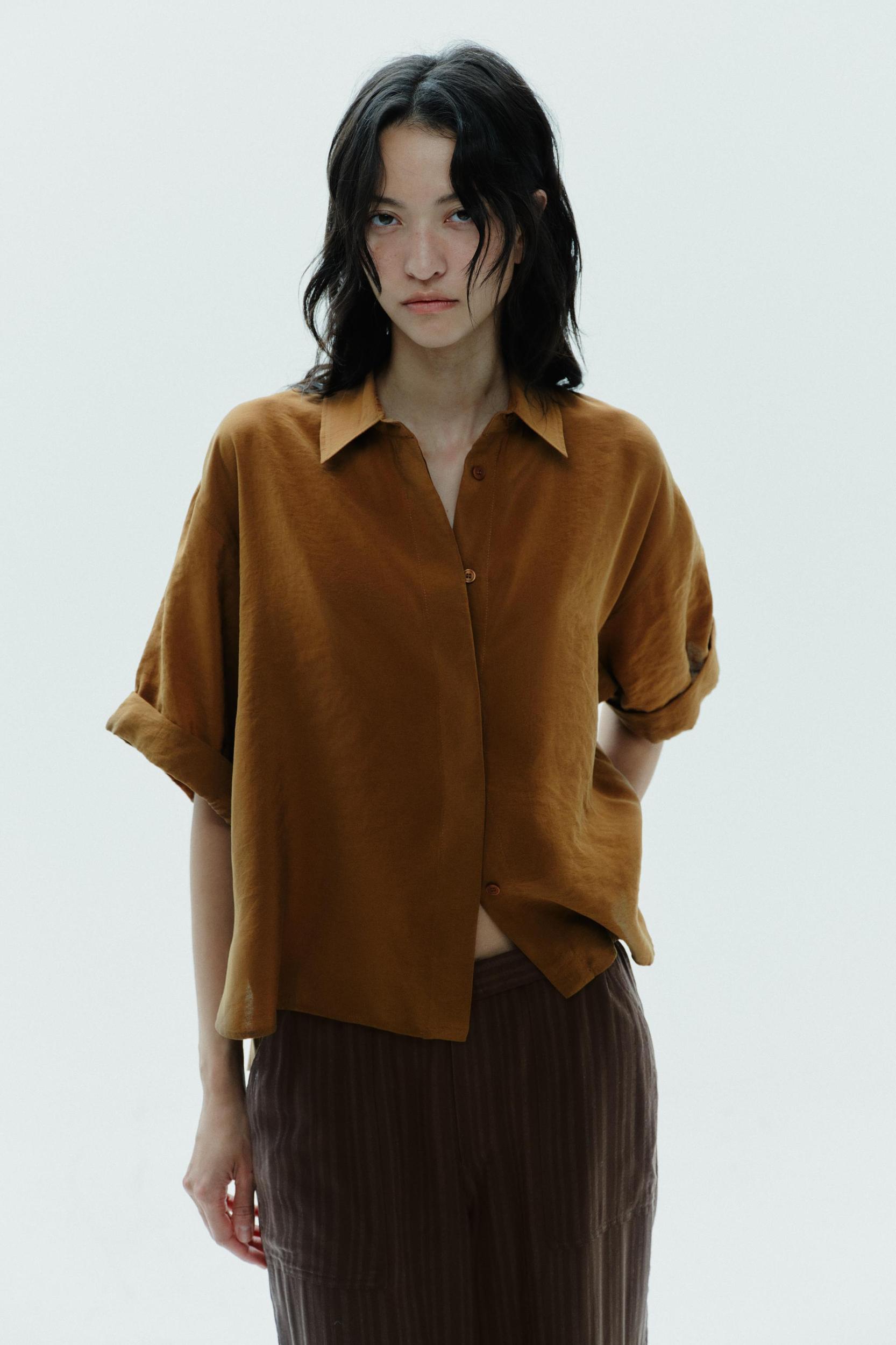 FLOWY SHORT SLEEVE SHIRT Product Image