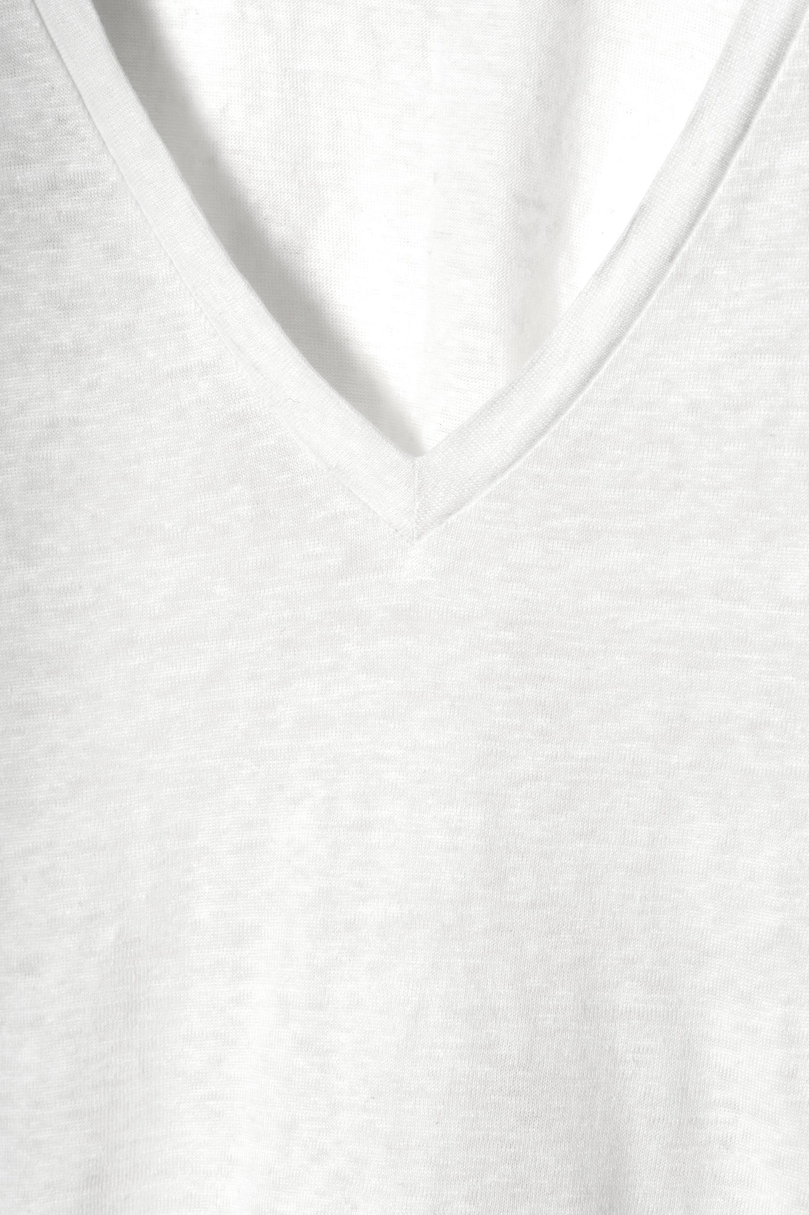 VNECK LINEN TSHIRT Product Image