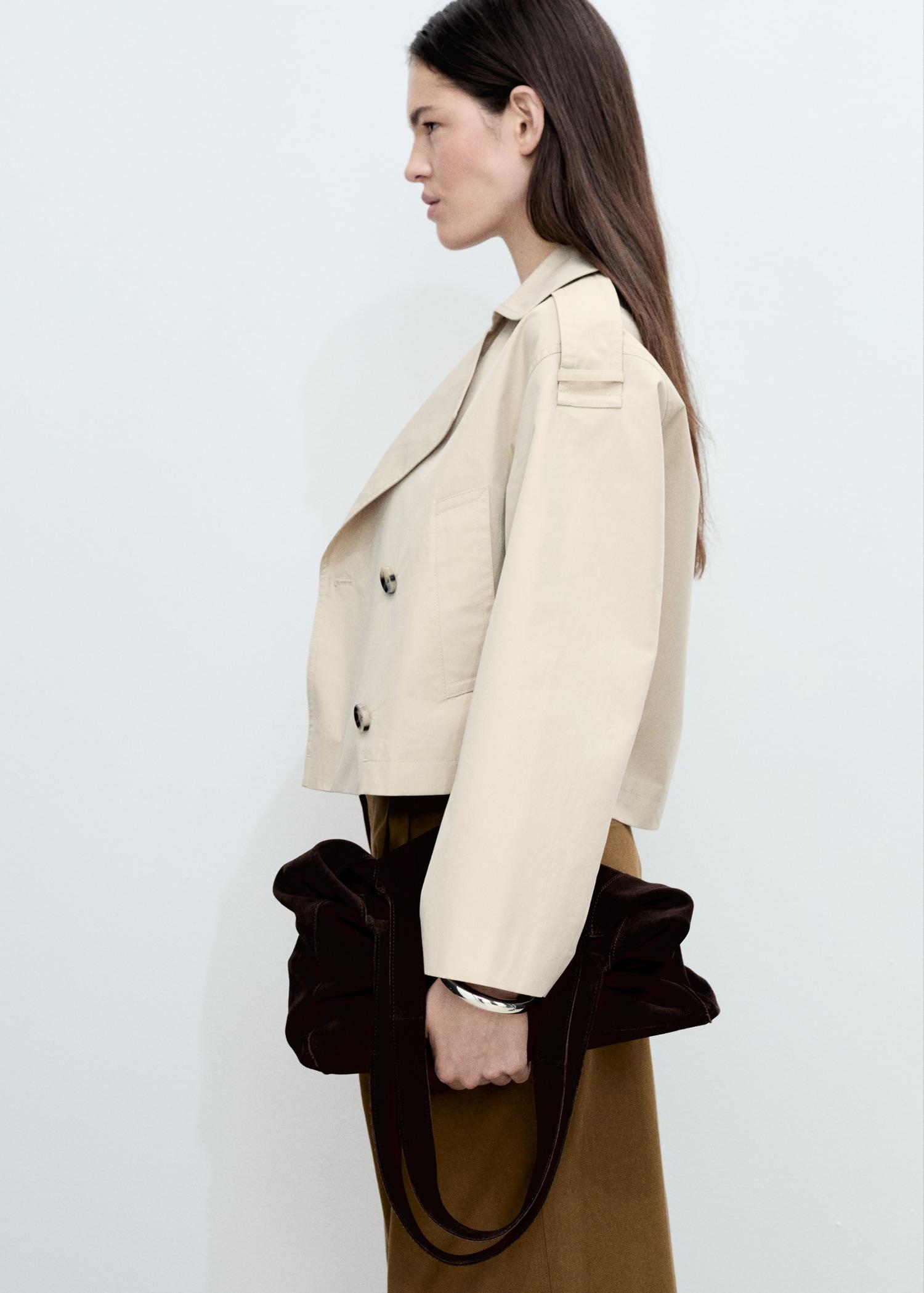 Double-breasted cropped trench coat - Women | MANGO USA Product Image
