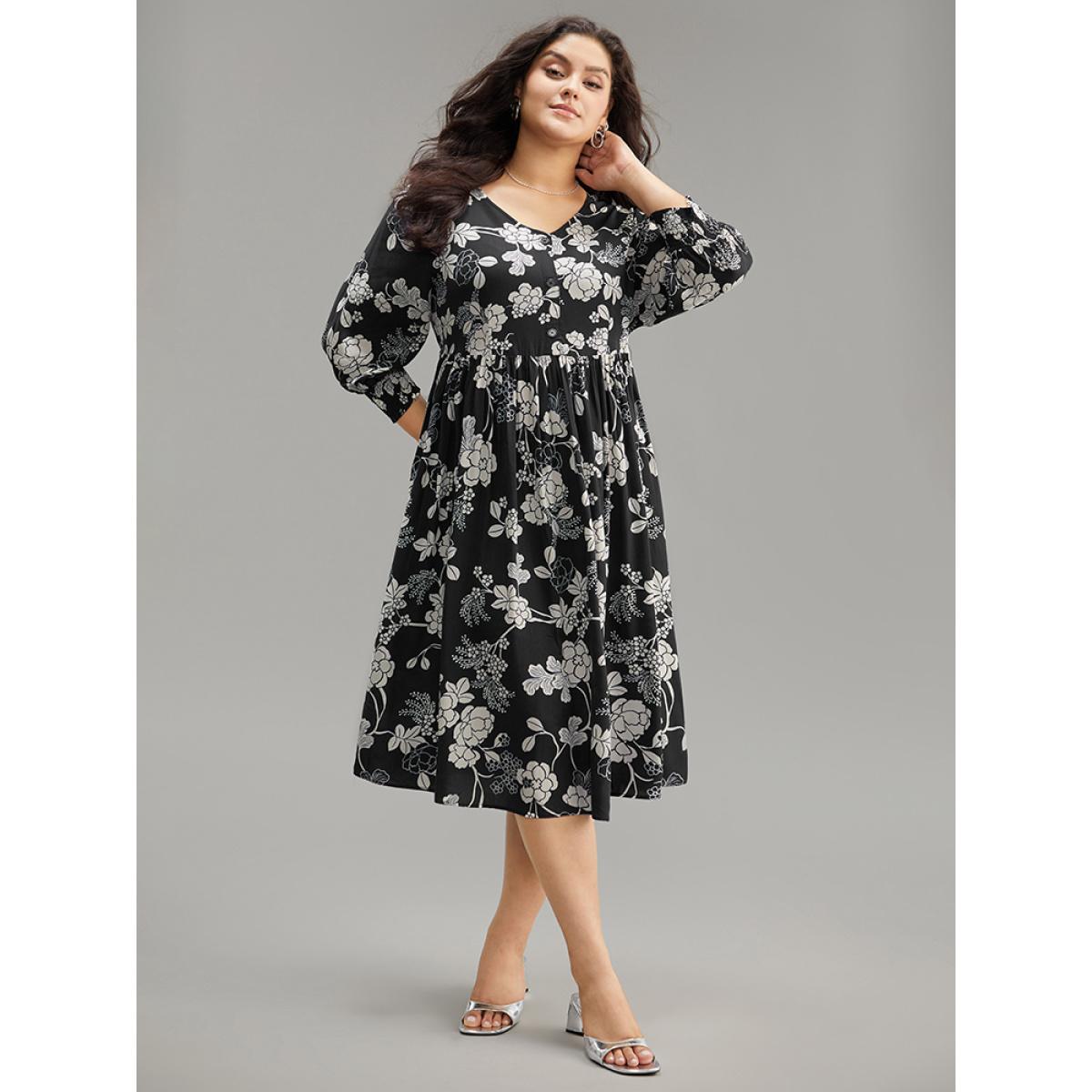 Plus Size Supersoft Essentials Silhouette Floral Print Pocket Dress BlackFlower Women Resort Gathered V-neck Elbow-length sleeve Curvy Midi Dress BloomChic 10/M Product Image
