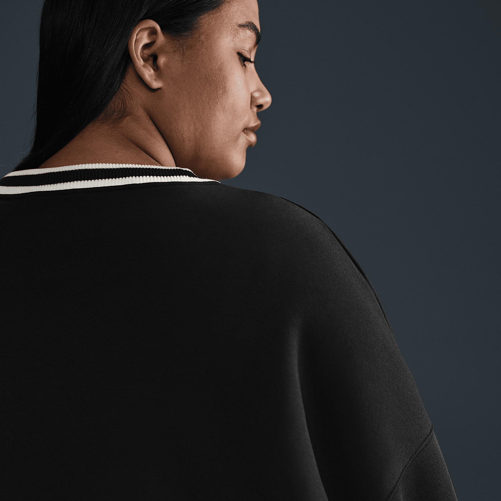 Women's Nike Sportswear Phoenix Fleece Oversized Graphic Crew-Neck Sweatshirt (Plus Size) Product Image