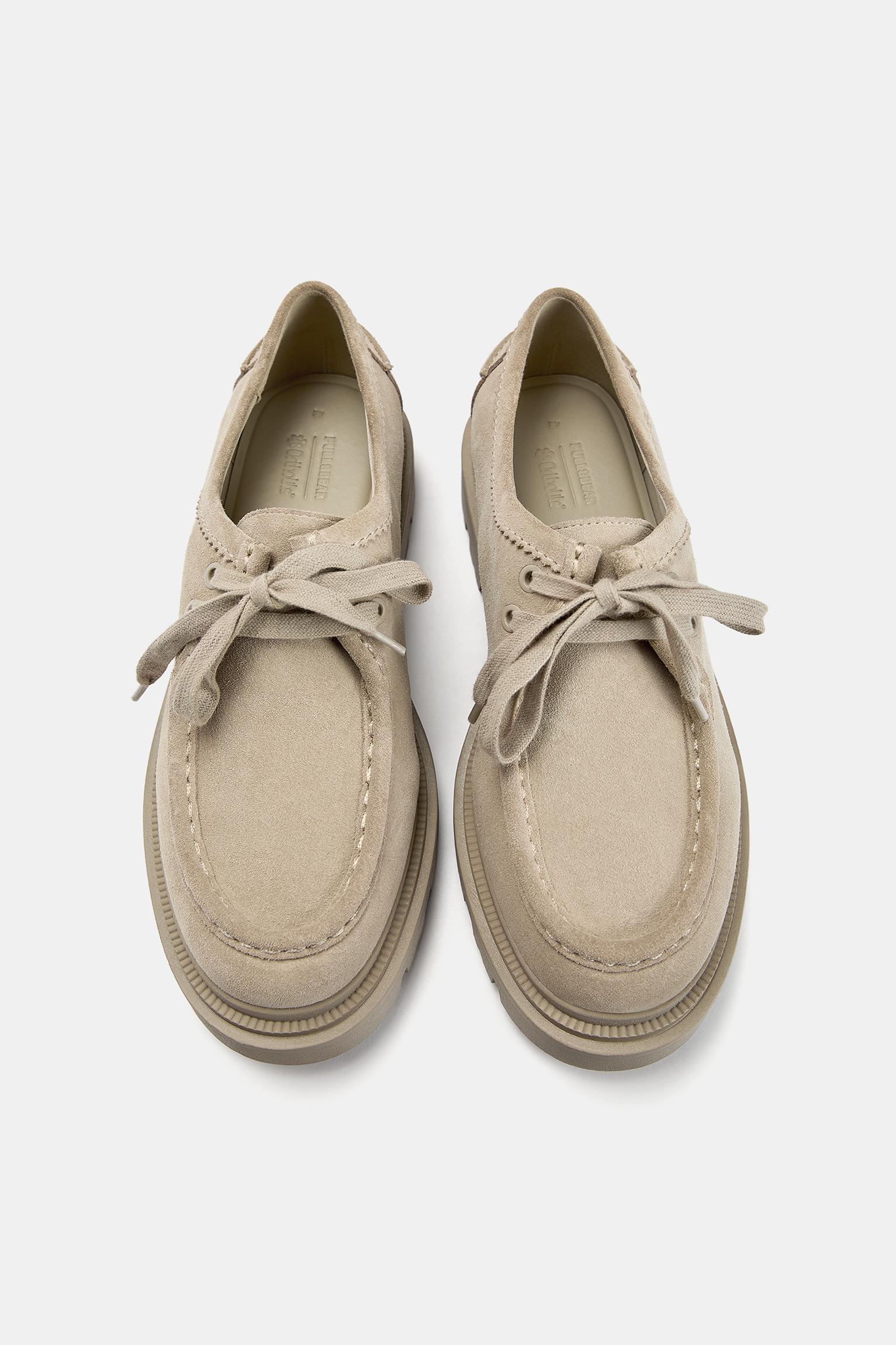 Leather deck shoes Product Image