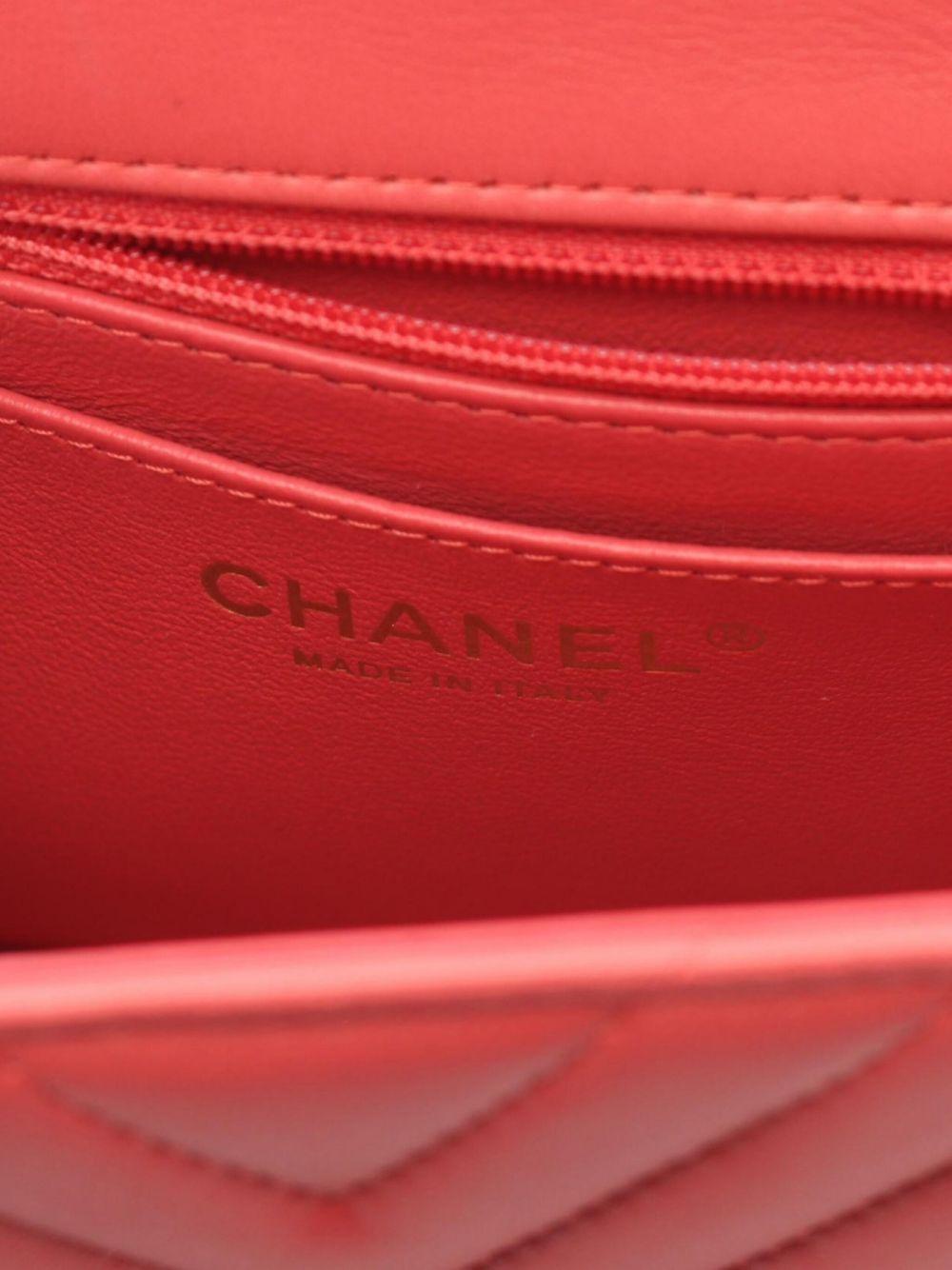 2017-2018 V-Stitch shoulder bag Product Image