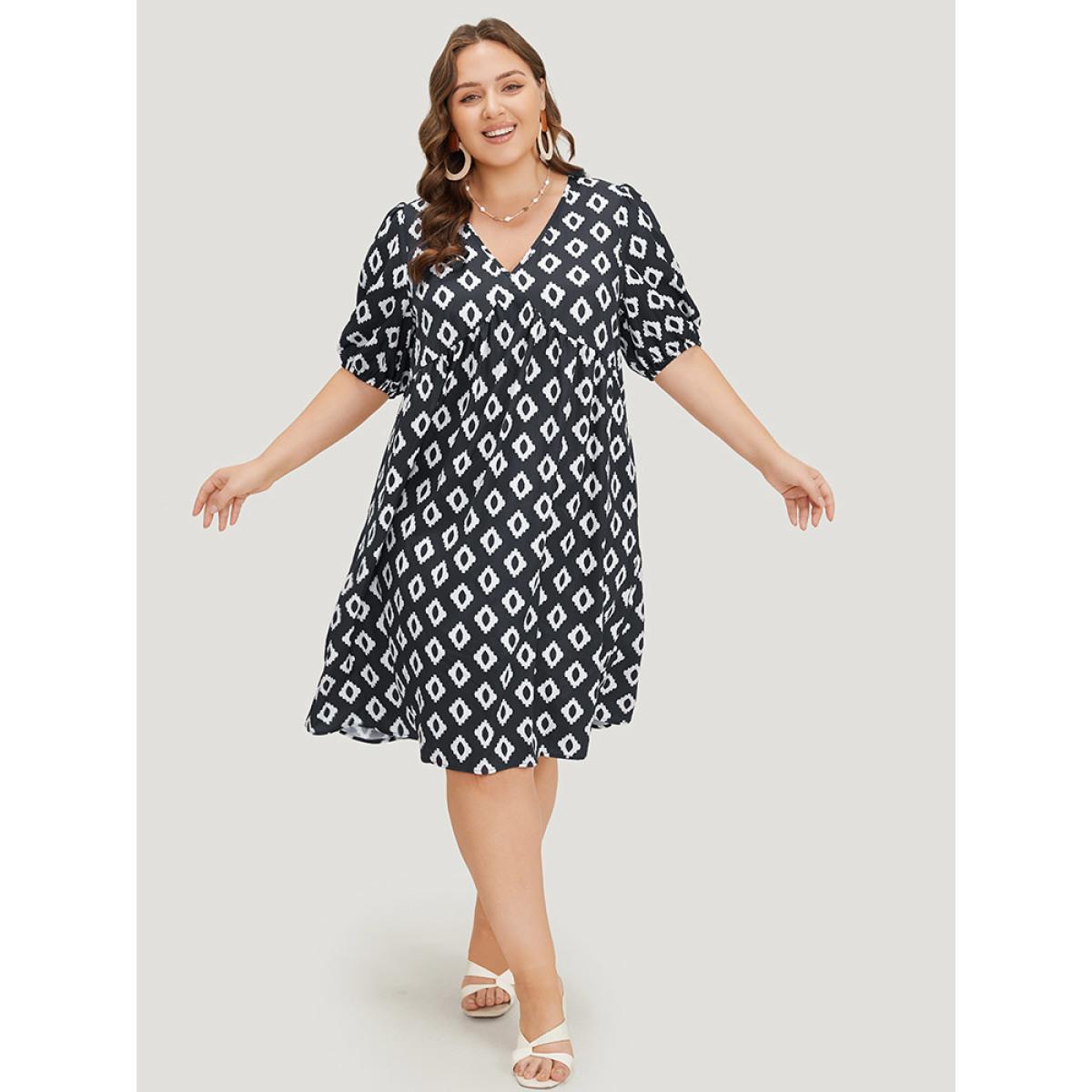 Plus Size Geometric Print Gathered Pocket Puff Sleeve Dress Black Women Vacation Gathered V-neck Short sleeve Curvy Knee Dress BloomChic 12/L Product Image