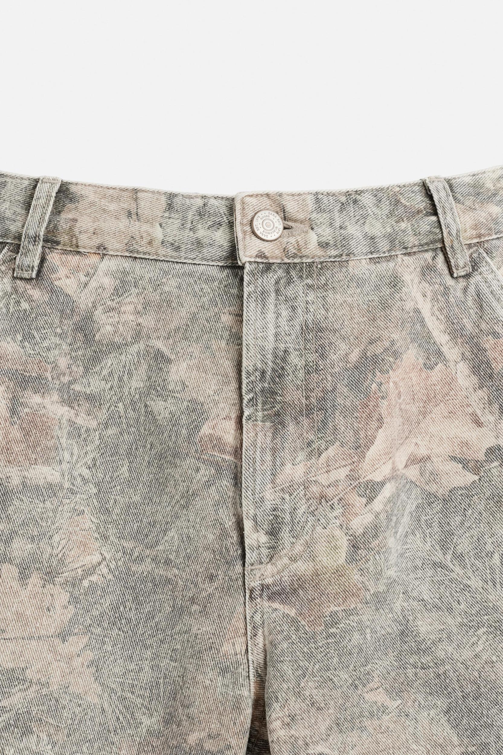 ABSTRACT PRINT RELAXED FIT BERMUDA SHORTS Product Image